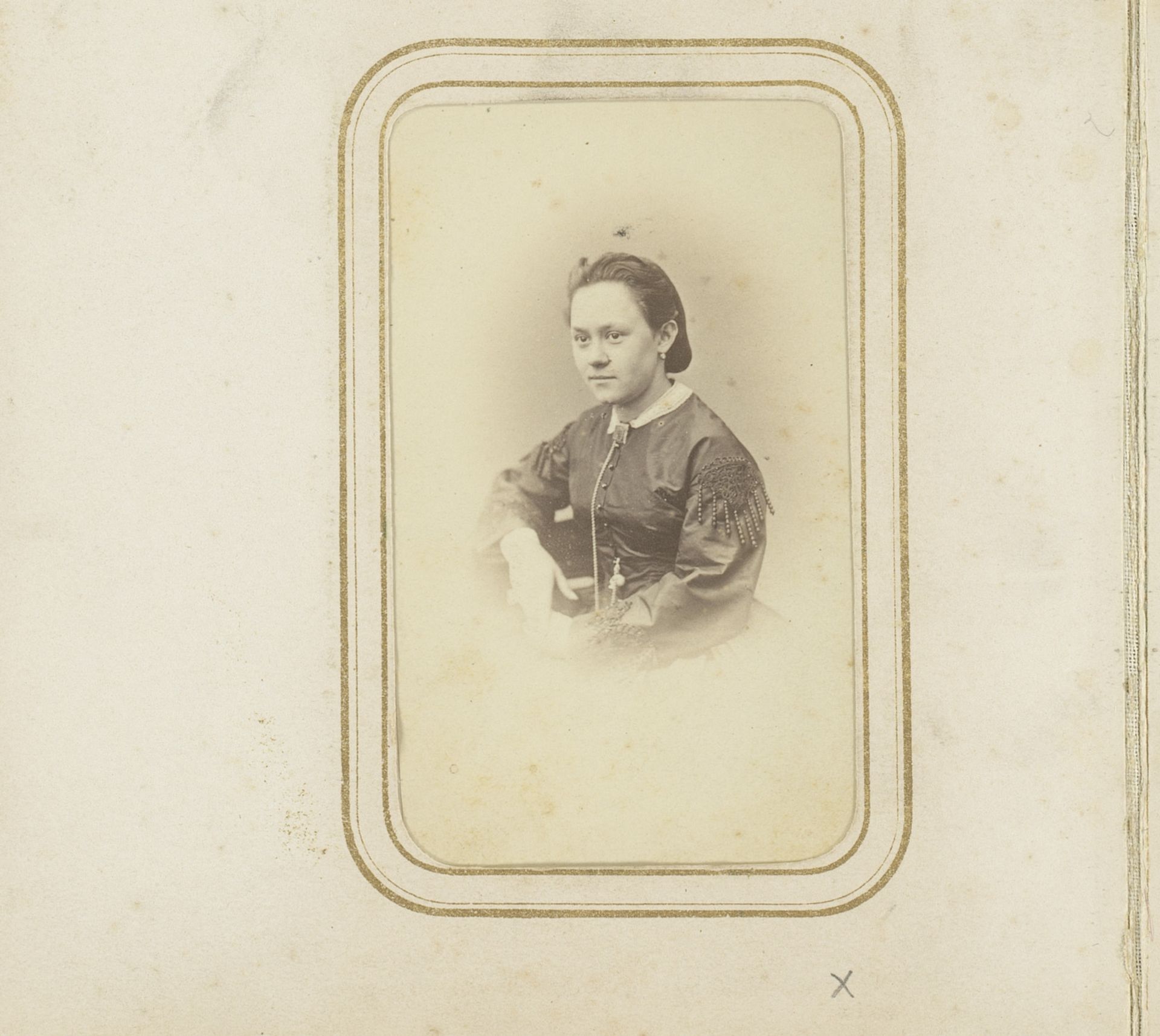 Portret van een jonge vrouw by Albert Greiner