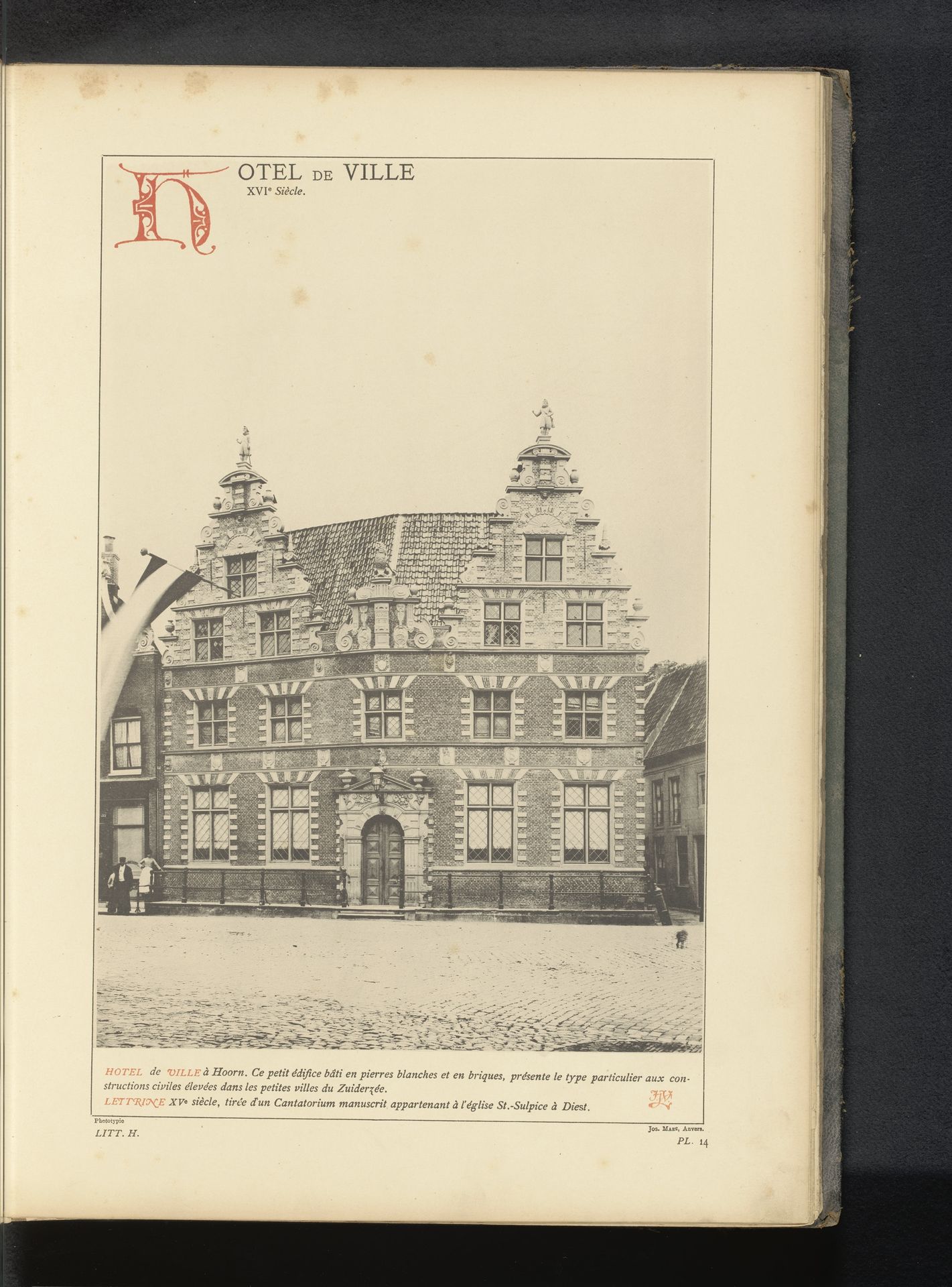 Gezicht op het stadhuis van Hoorn by Anonymous