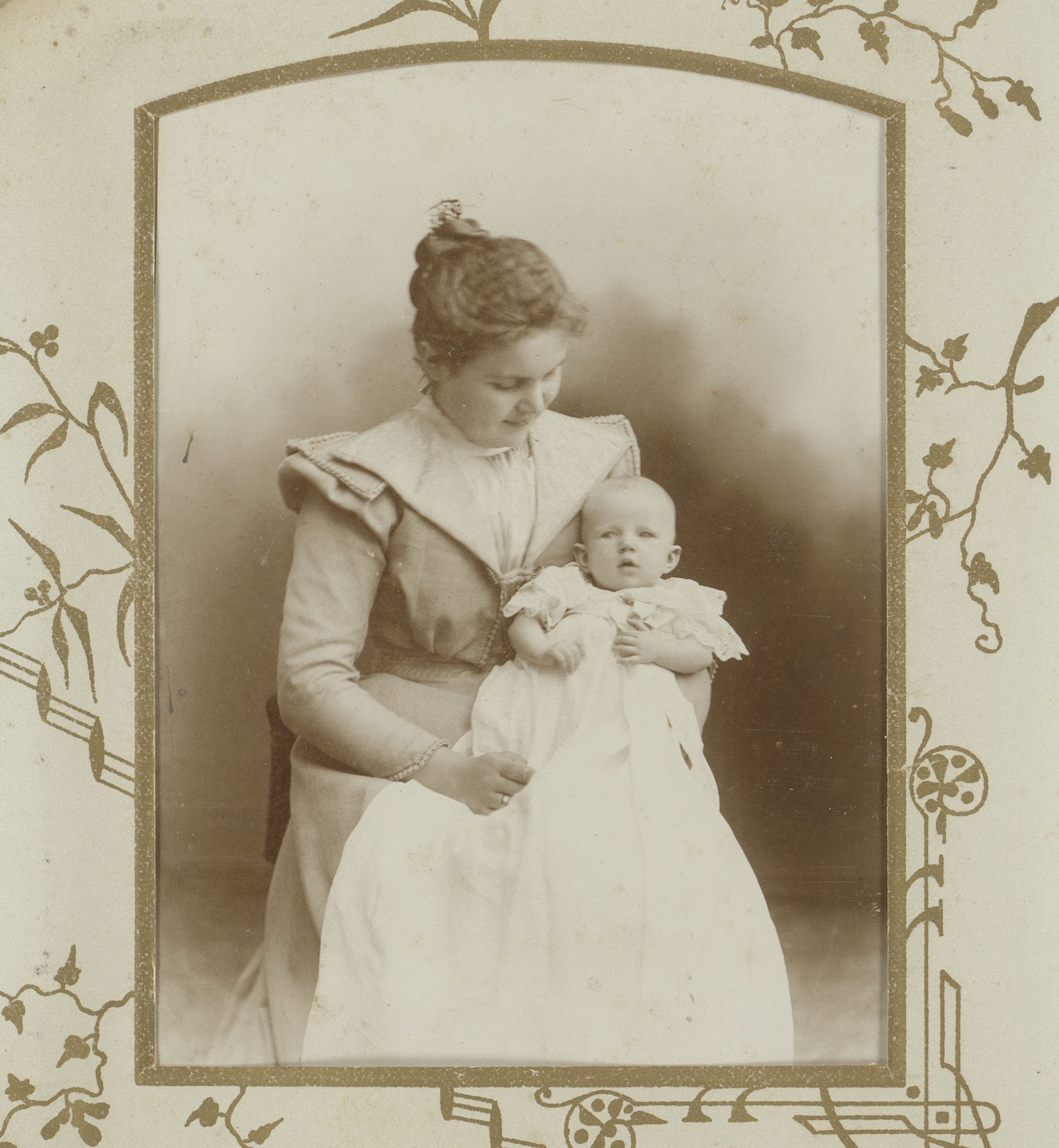 Portret van een vrouw met baby by Max Kretzschmer