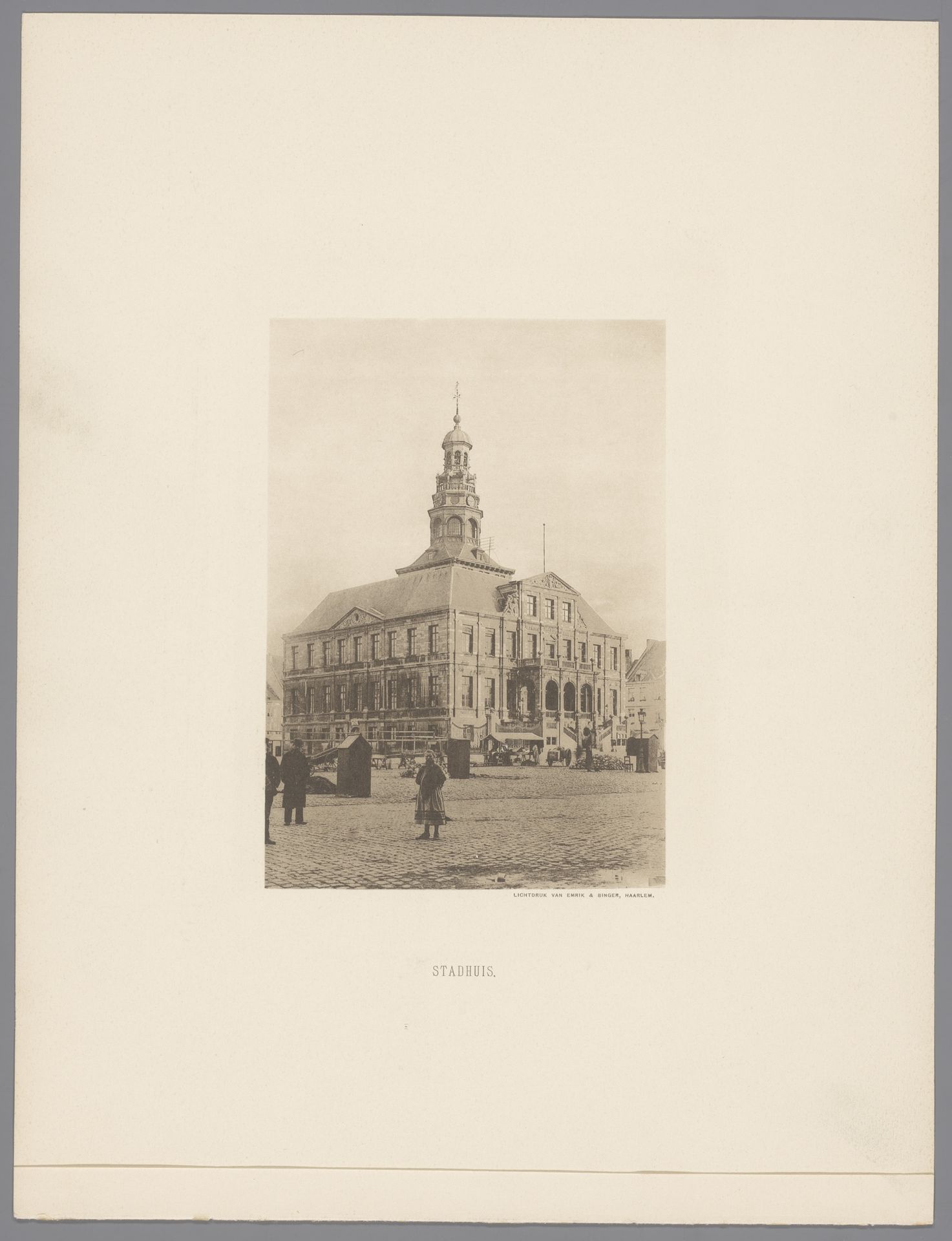 Gezicht op het stadhuis te Maastricht by anoniem (Monumentenzorg)