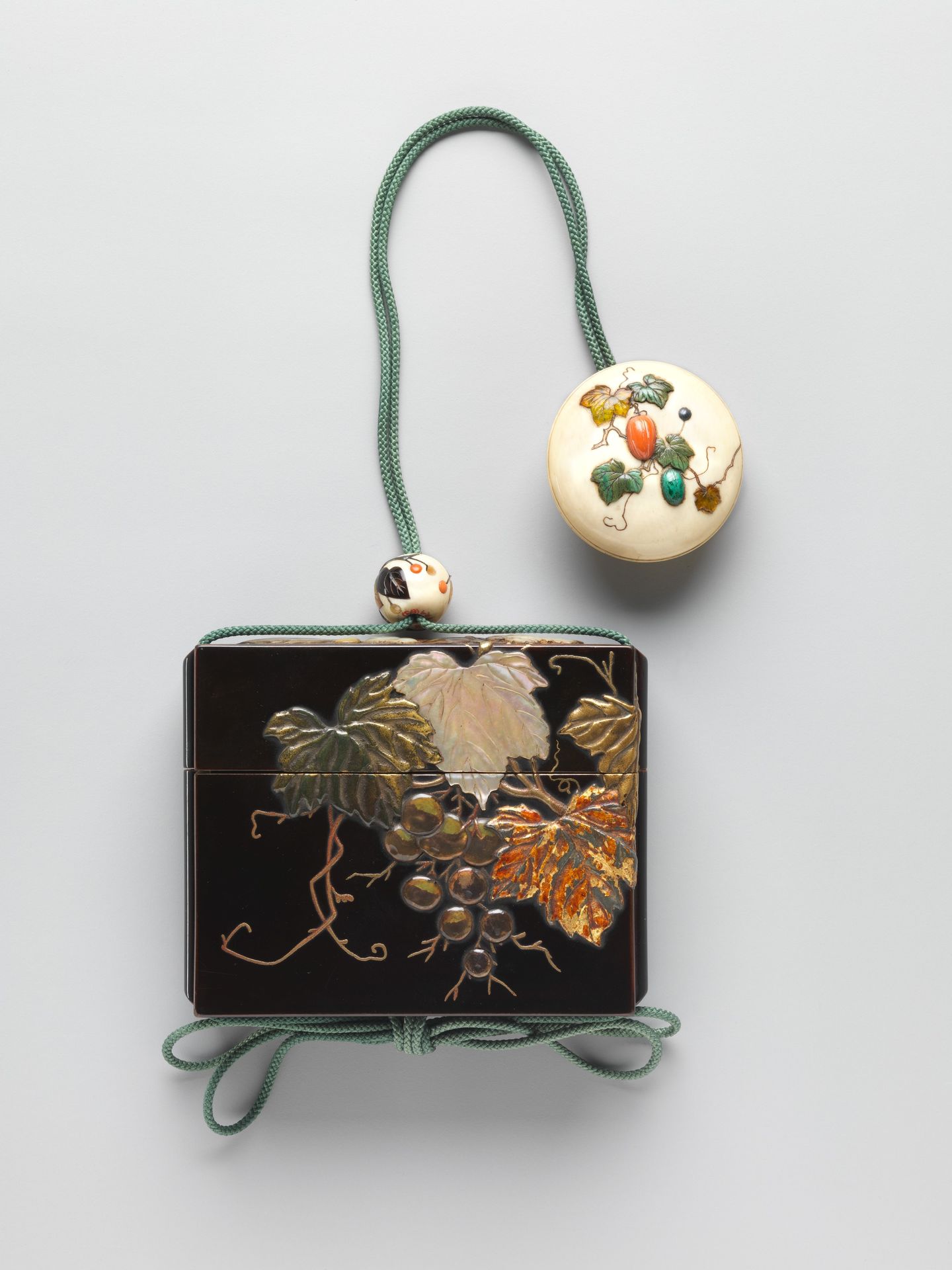 Inrō with Grapevine by Nomura Choheisai
