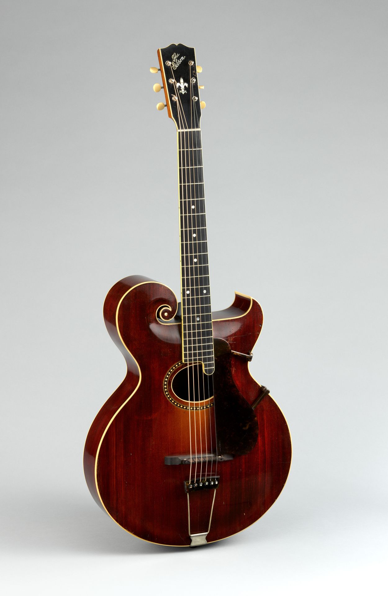 Archtop Guitar by Gibson Mandolin-Guitar Manufacturing Co., Ltd.