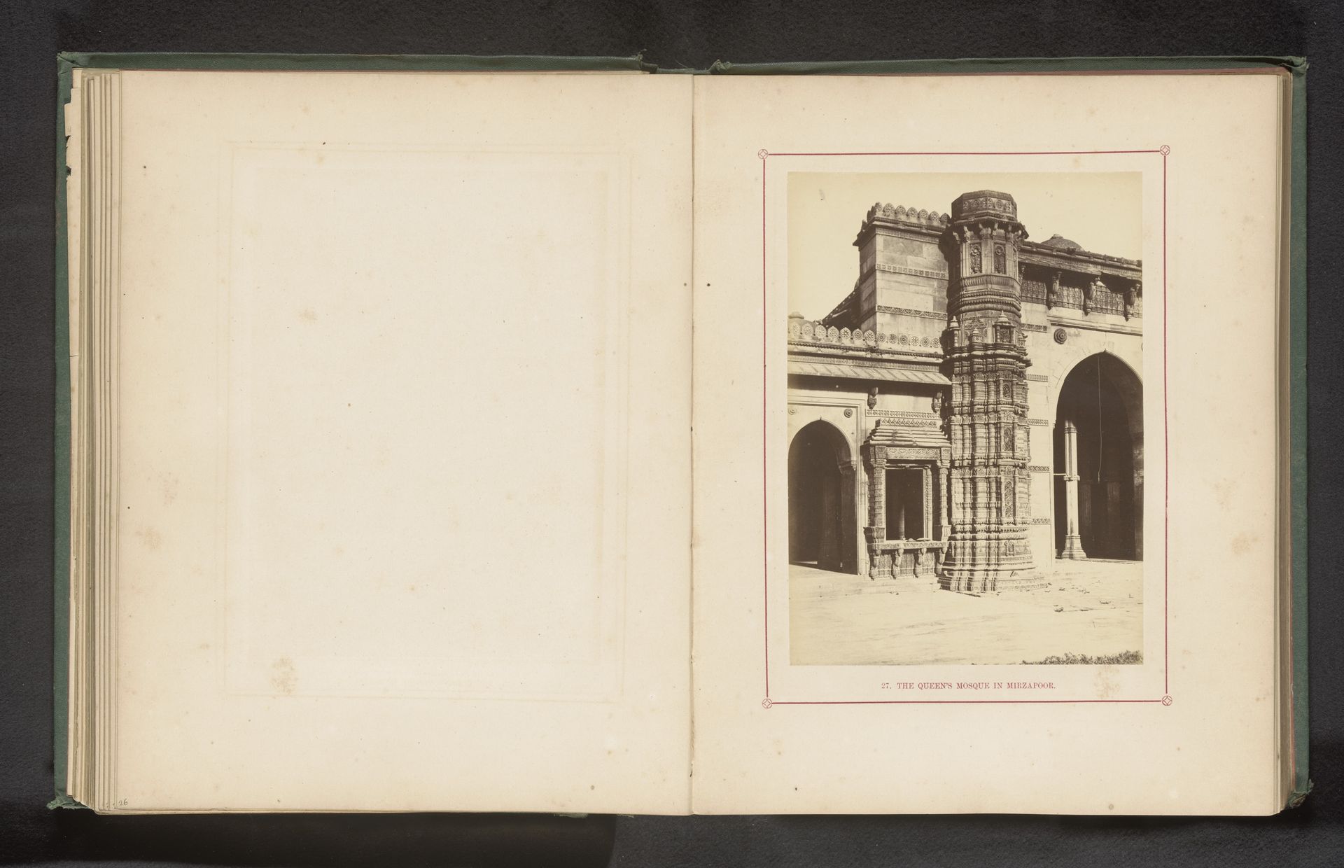 Gezicht op de Rani Rupamati-moskee in Ahmedabad by Thomas Biggs