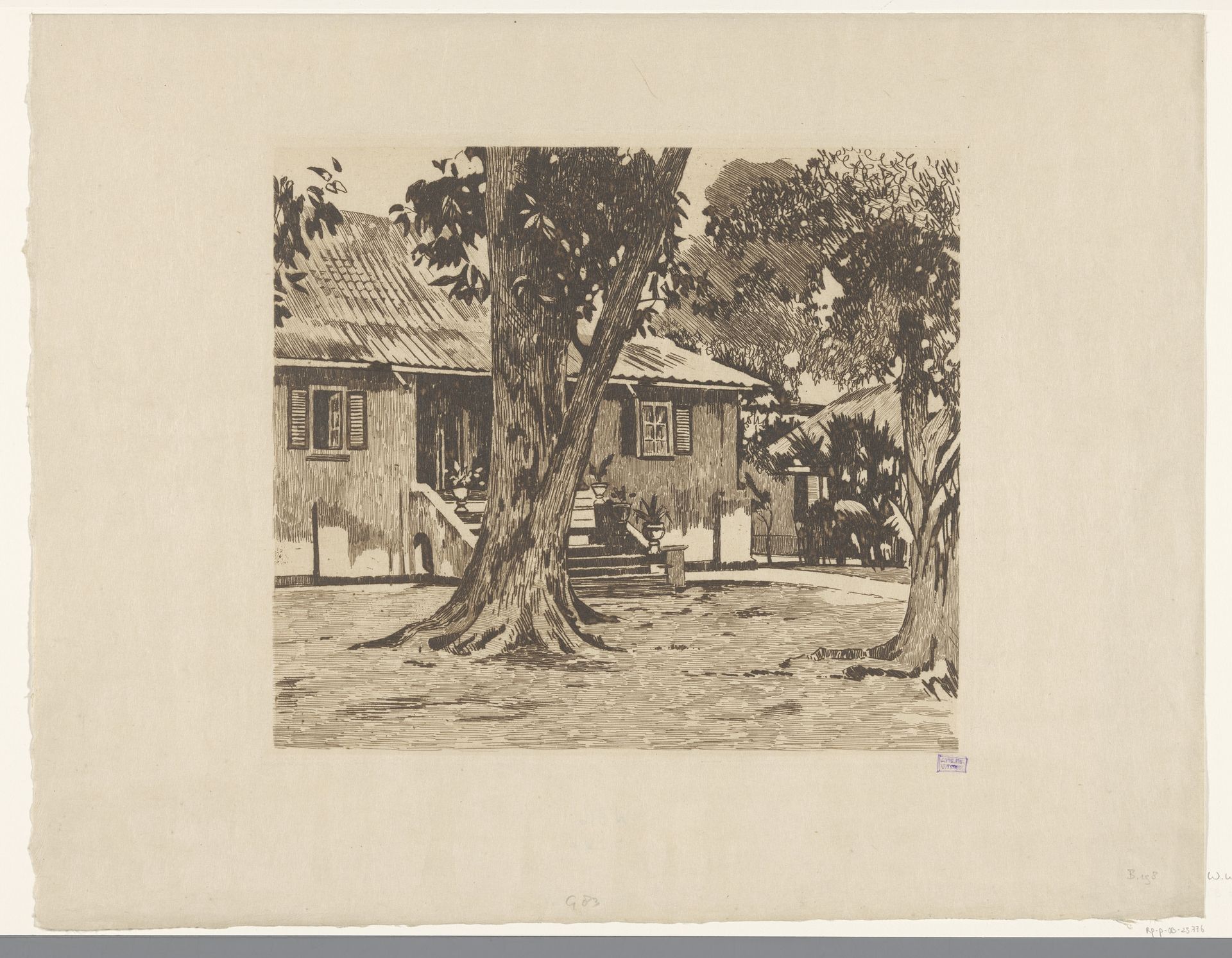 Gezicht op een huis met een boom in Buitenzorg by Willem Witsen