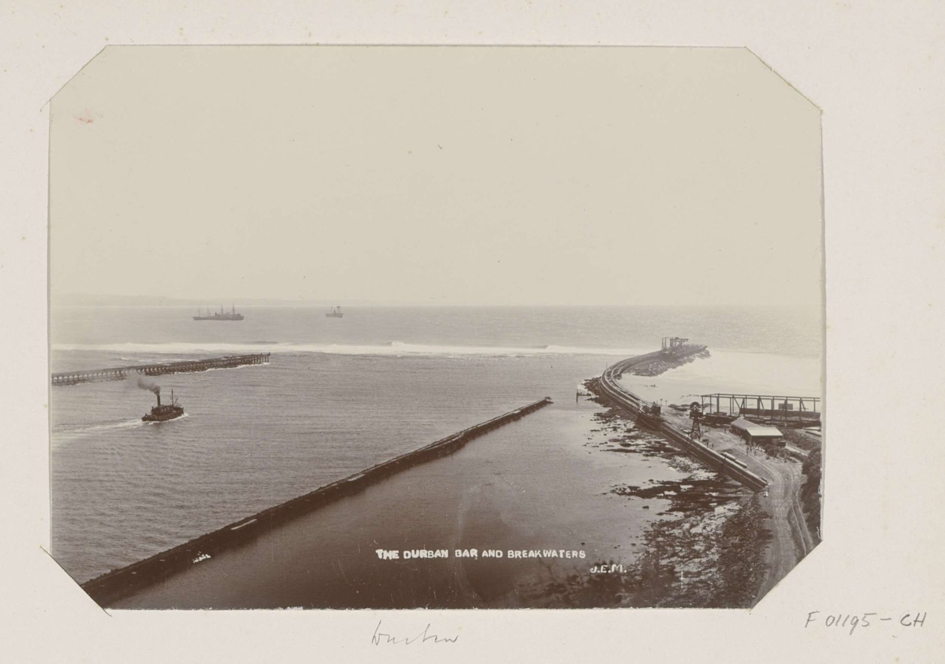 Havenmond van Durban gezien naar zee by JEM
