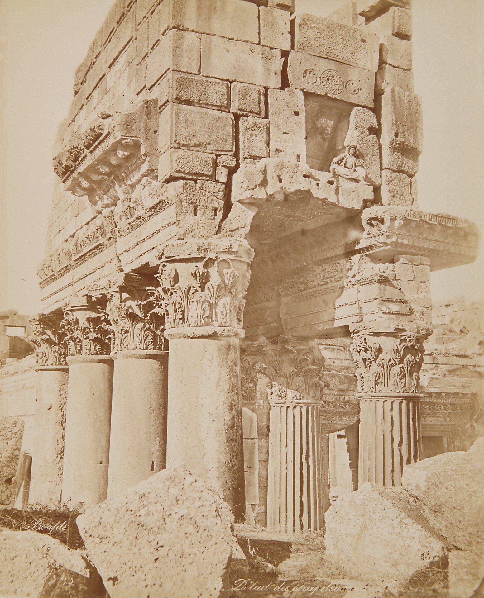 Détail des chapiteause du Proanos by Félix Bonfils