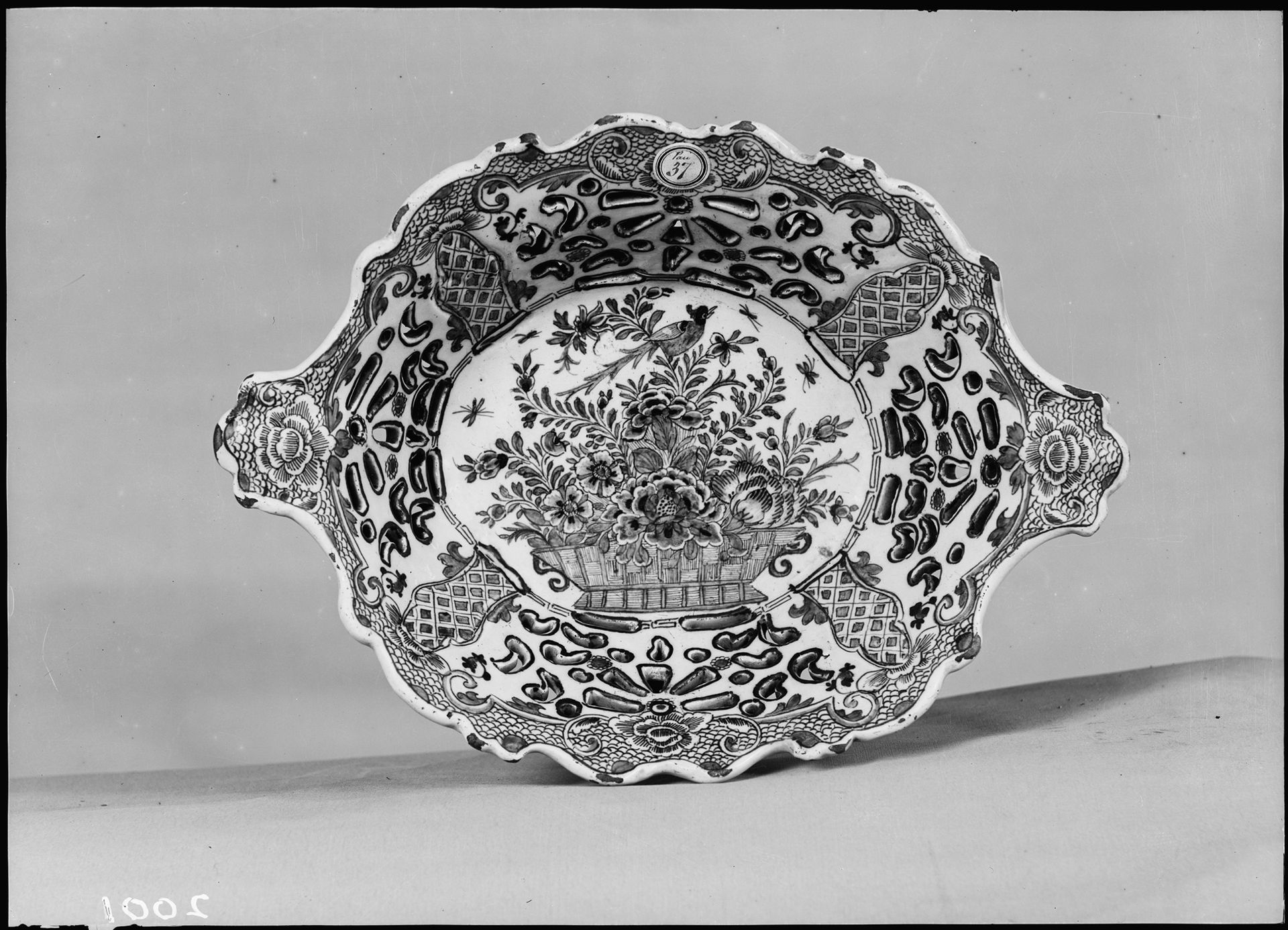 Fruit dish by The Dreye Porceleyne Flesschen