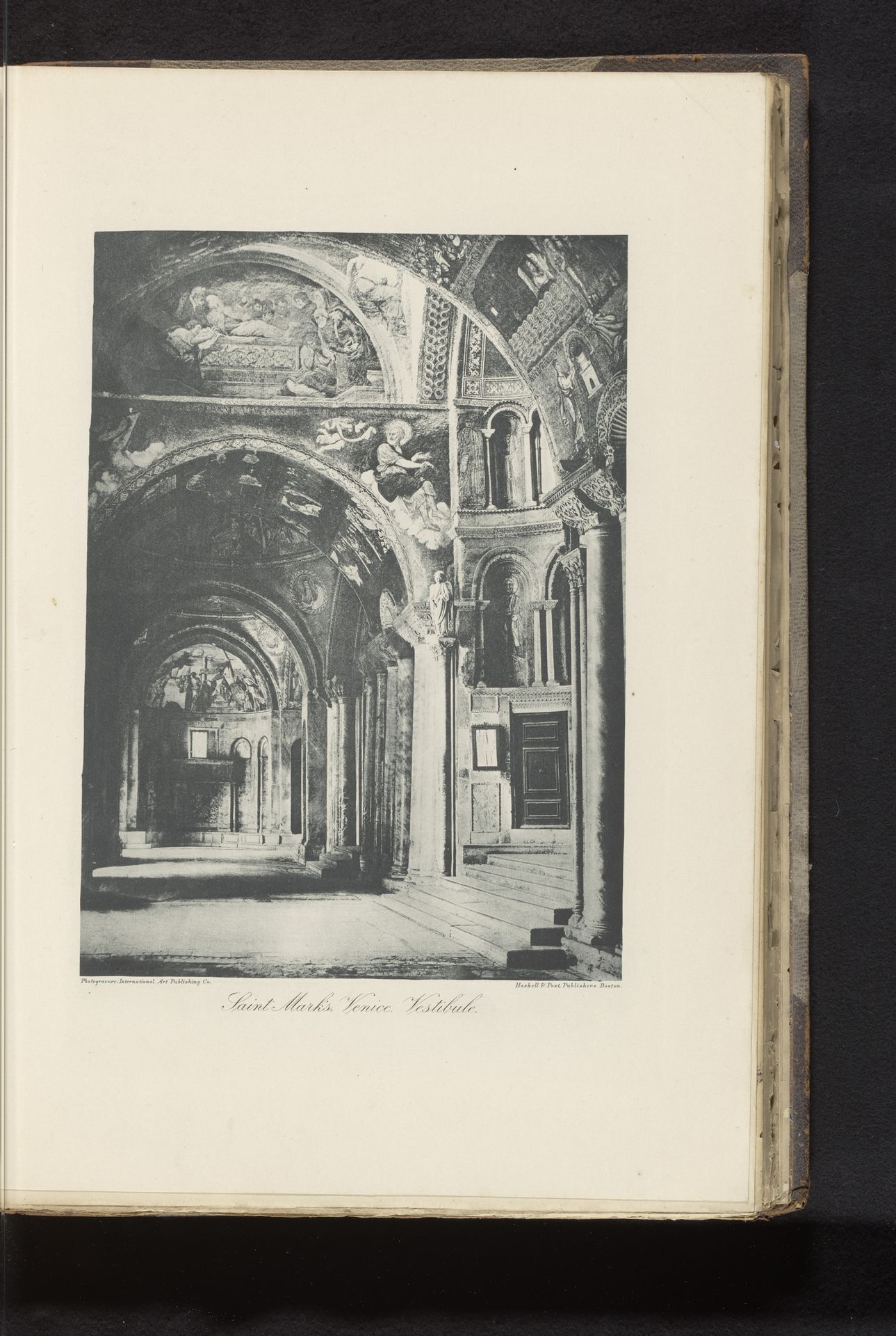 Interieur van de Basiliek van San Marco te Venetië by Anonymous