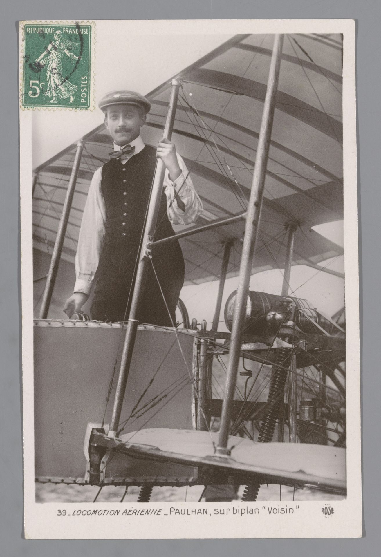 Portret van Louis Paulhan op zijn Voisin-vliegtuig by Fr. Rose