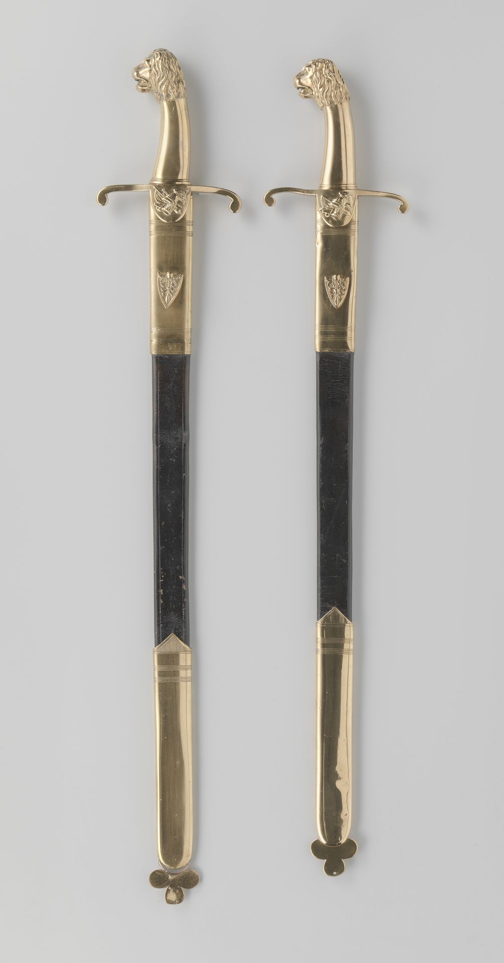 Sabels met schede voor tamboer-majoor by Anonymous