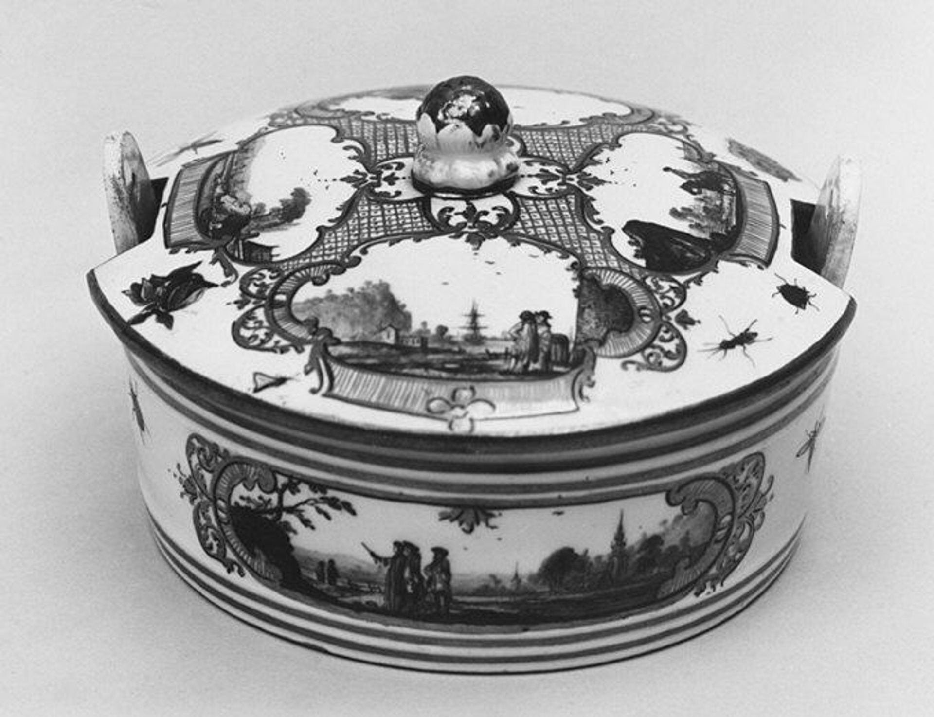 Butter dish with cover by Meissen Manufactory