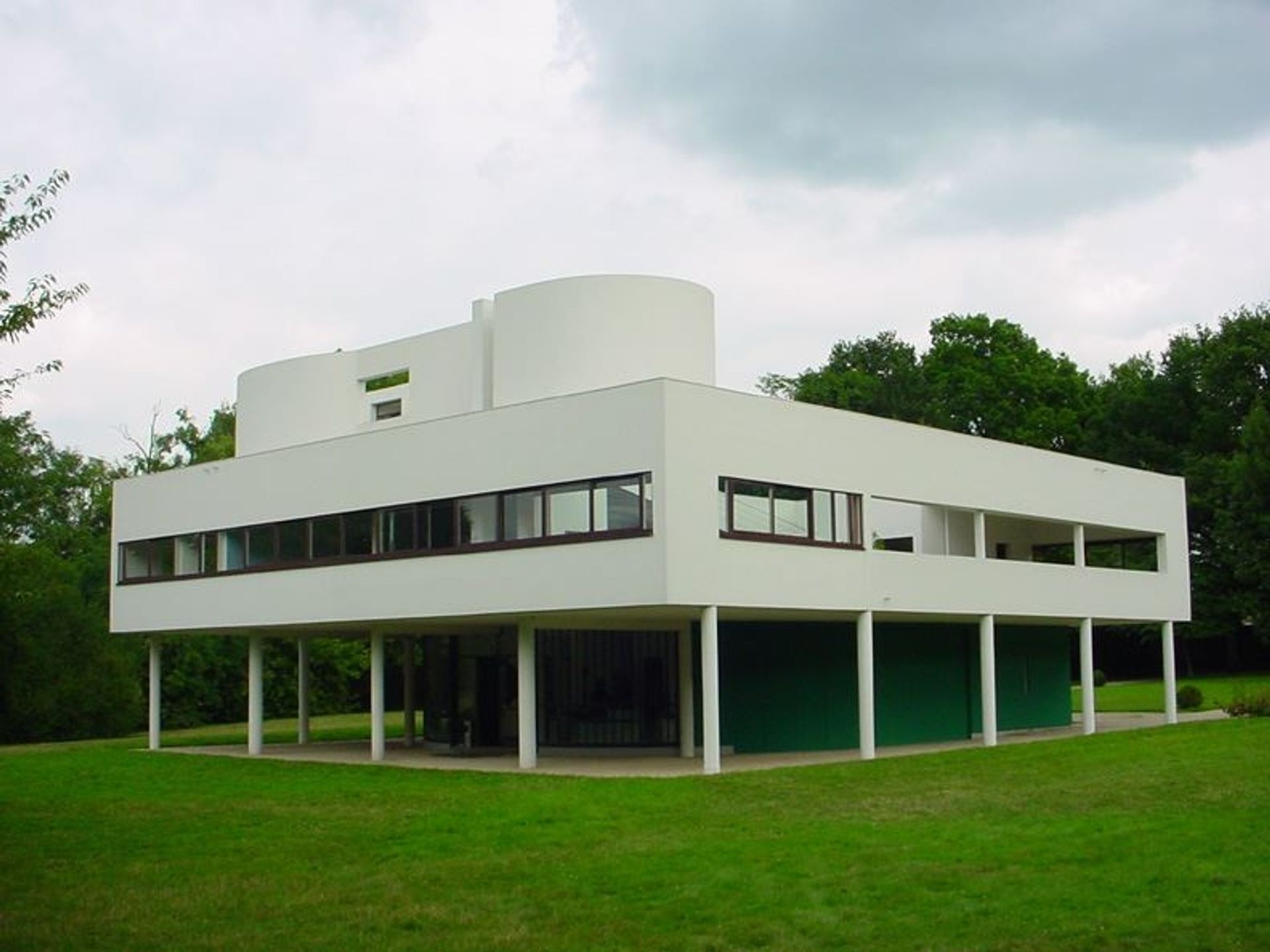 Villa Savoye in Poissy by Le Corbusier