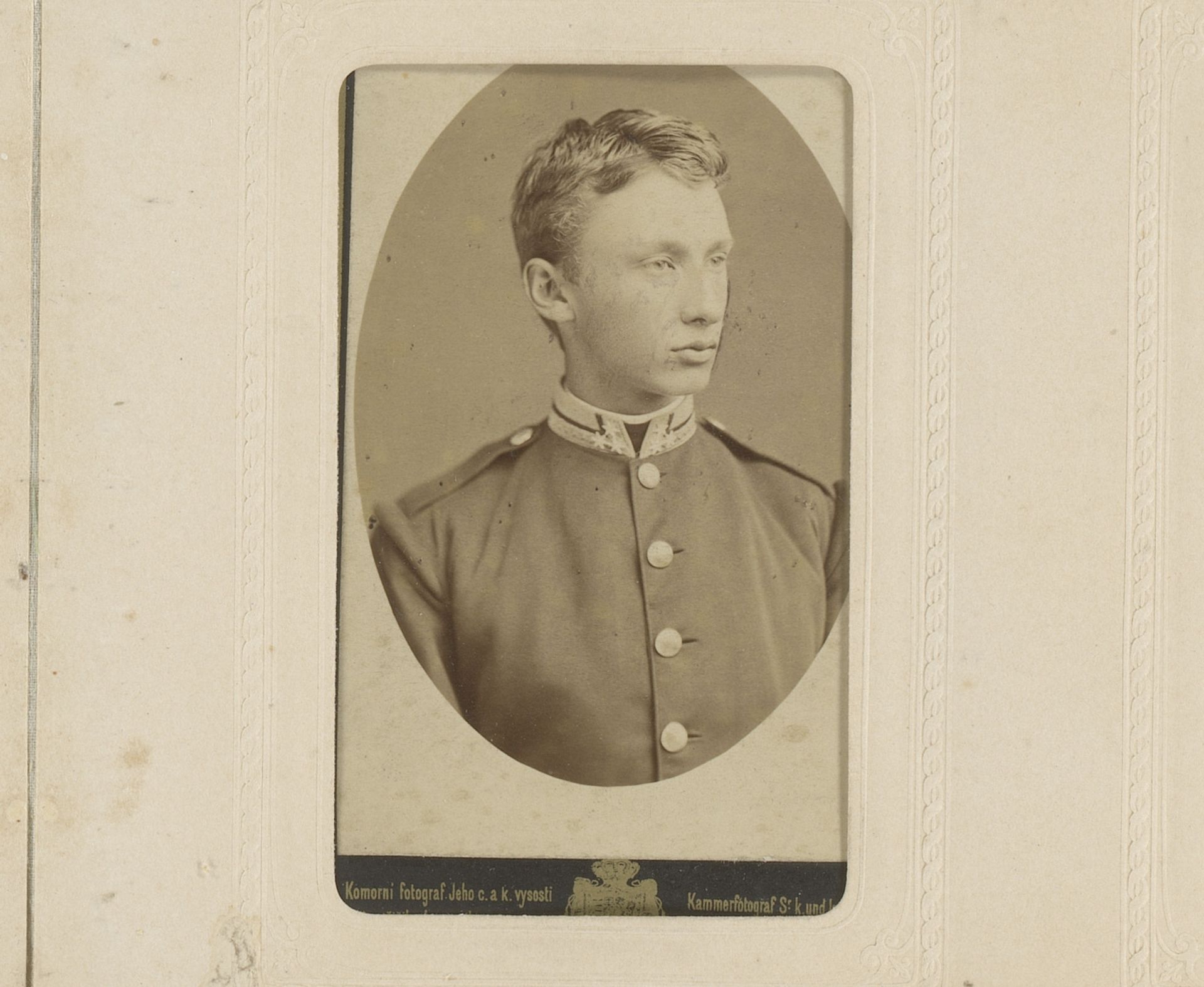Portret van een jonge man in militair uniform by Eckert & Müllern