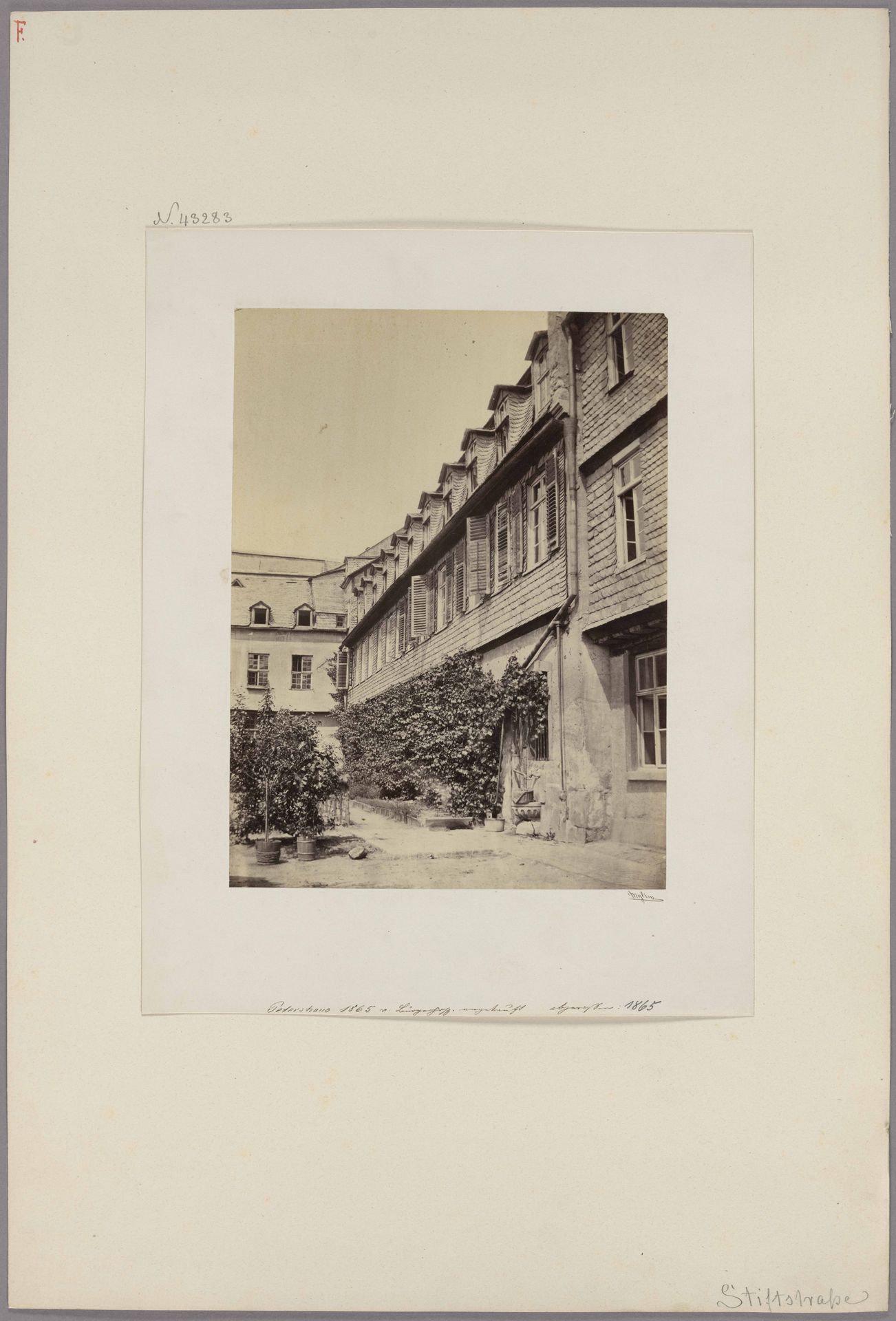 Frankfurt am Main_ Petershaus in Stiftstrassee, inner courtyard by Carl Friedrich Mylius