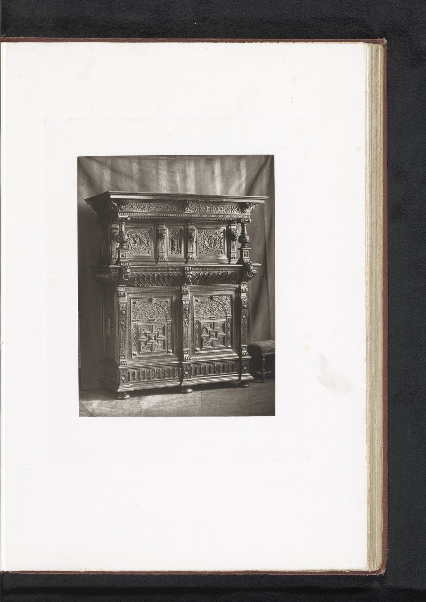 Buffetkast in Vlaamse stijl, opgesteld tijdens de Exposition Rétrospective van 1873 in Tours, Frankrijk by Gabriel Blaise