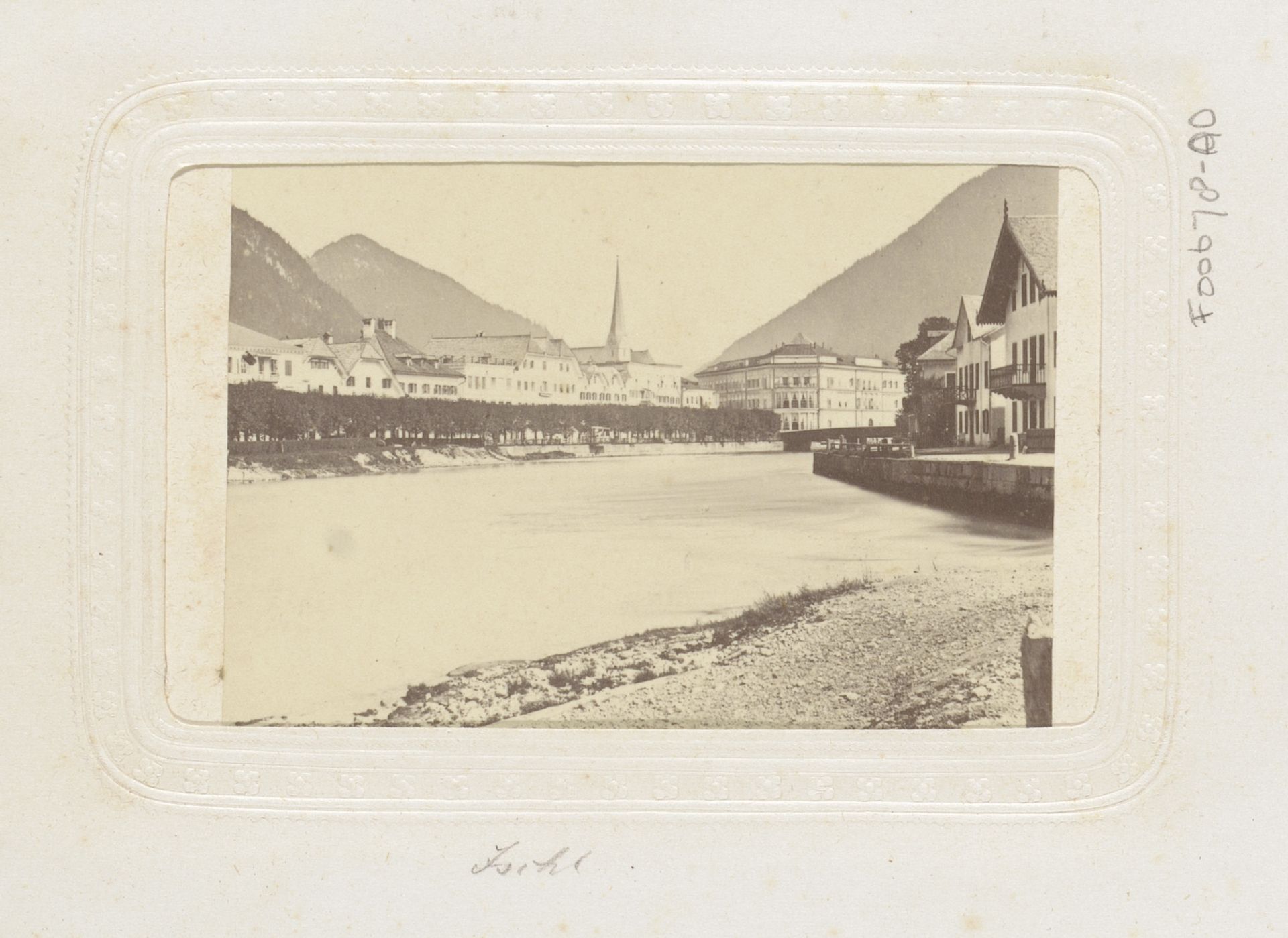 Gezicht op Ischl met de promenade by Baldi & Würthle