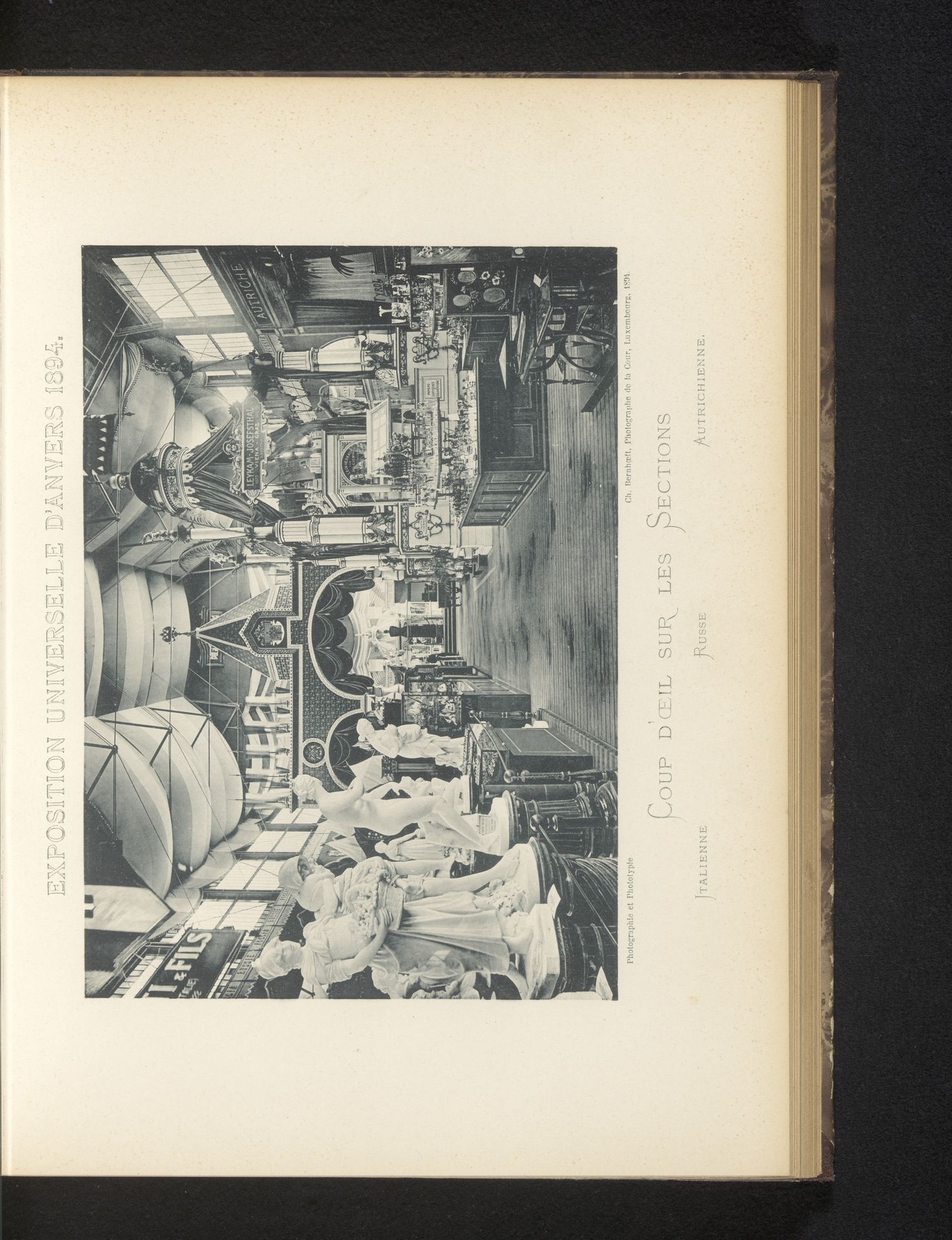 Gezicht op de Italiaanse, Russische en Oostenrijkse delen van de hoofdtentoonstelling van de Wereldtentoonstelling van Antwerpen in 1894 by Charles Bernhoeft