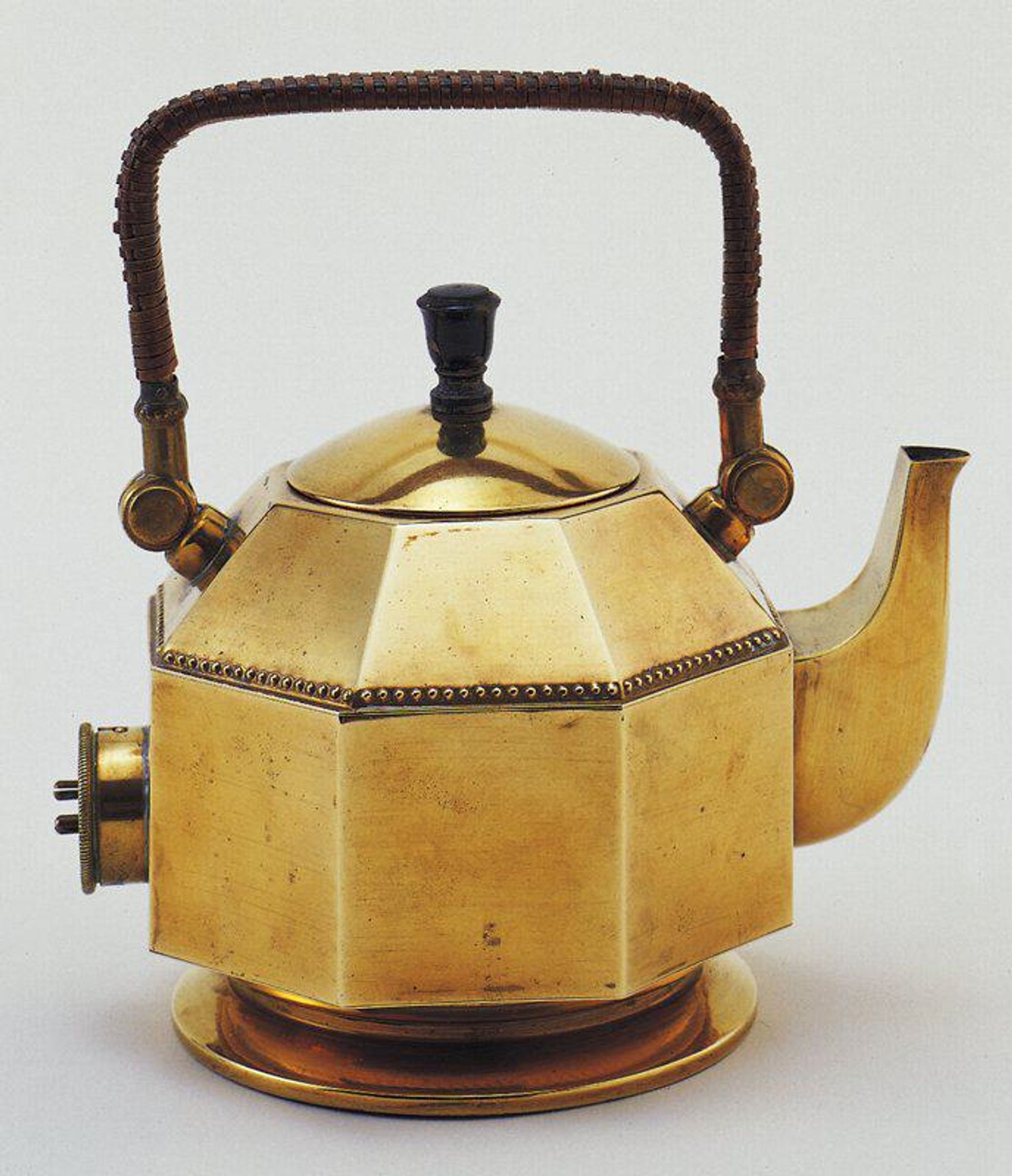 Electric tea kettle by Peter Behrens