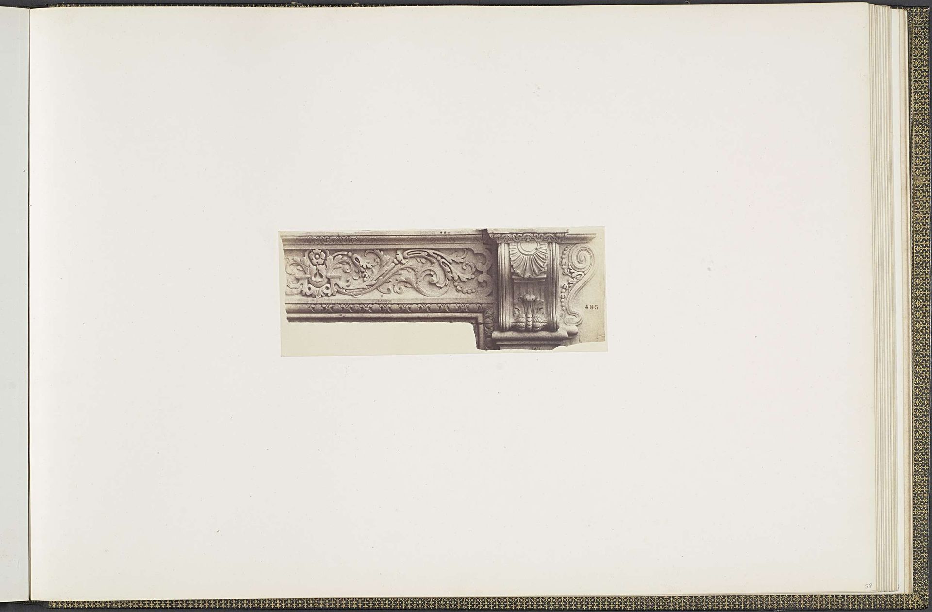 Gipsmodellen voor versiering op het Palais du Louvre by Edouard Baldus