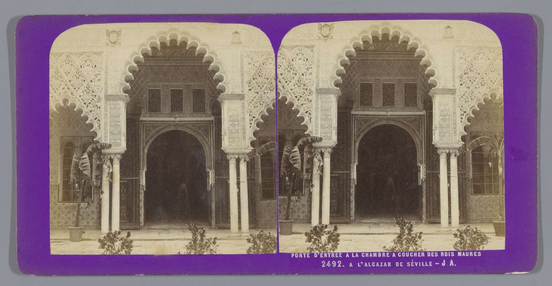 Toeganspoort tot een slaapkamer voor de koning in het Alcazar in Sevilla by Jean Andrieu