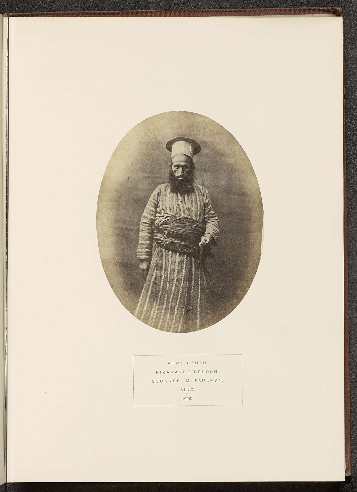 Portret van Ahmed Khan, een man met een landgoed in de buurt van Hyderabad by Henry Charles Baskerville Tanner