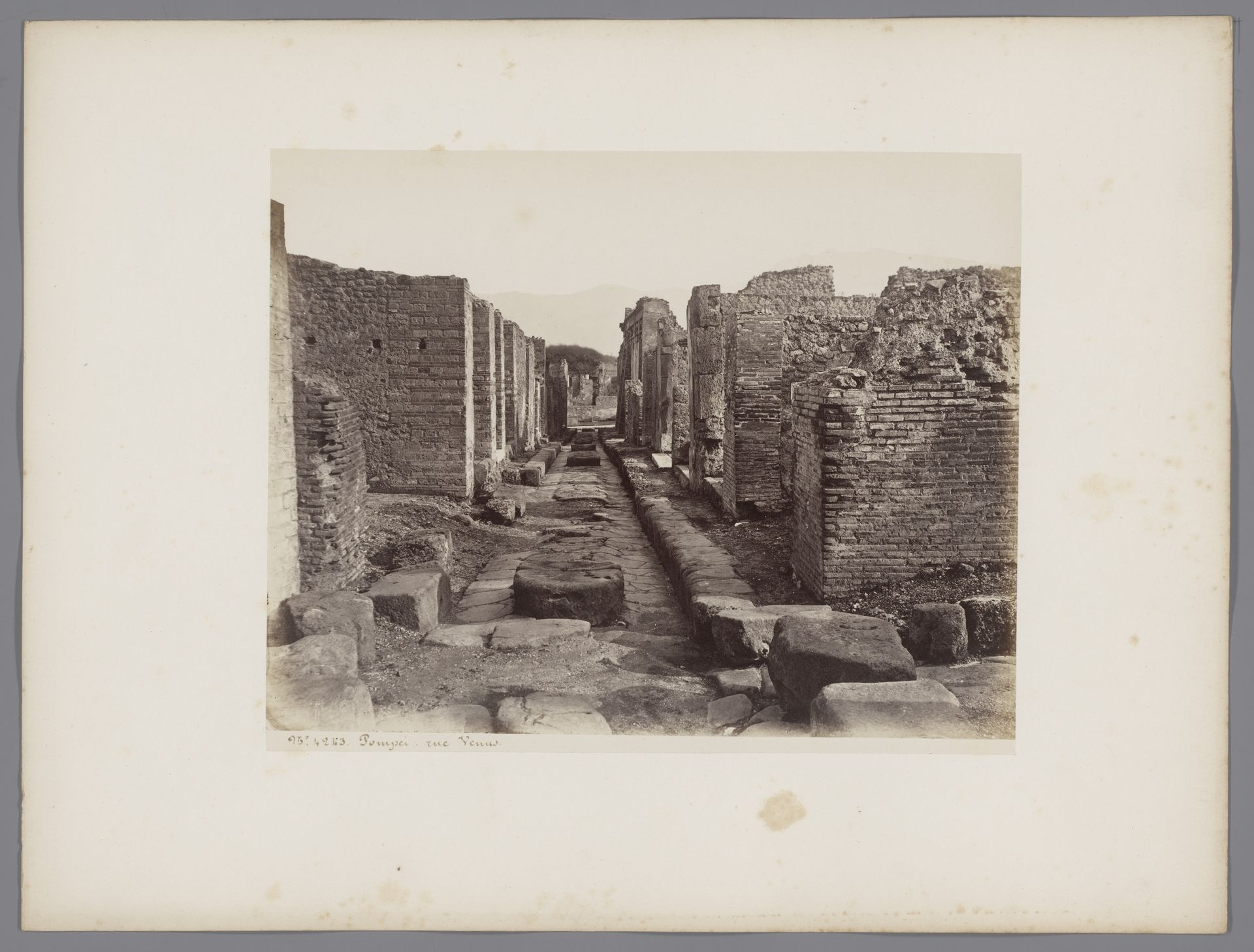 Restanten van een weg in Pompeï, Italië by Giorgio Sommer