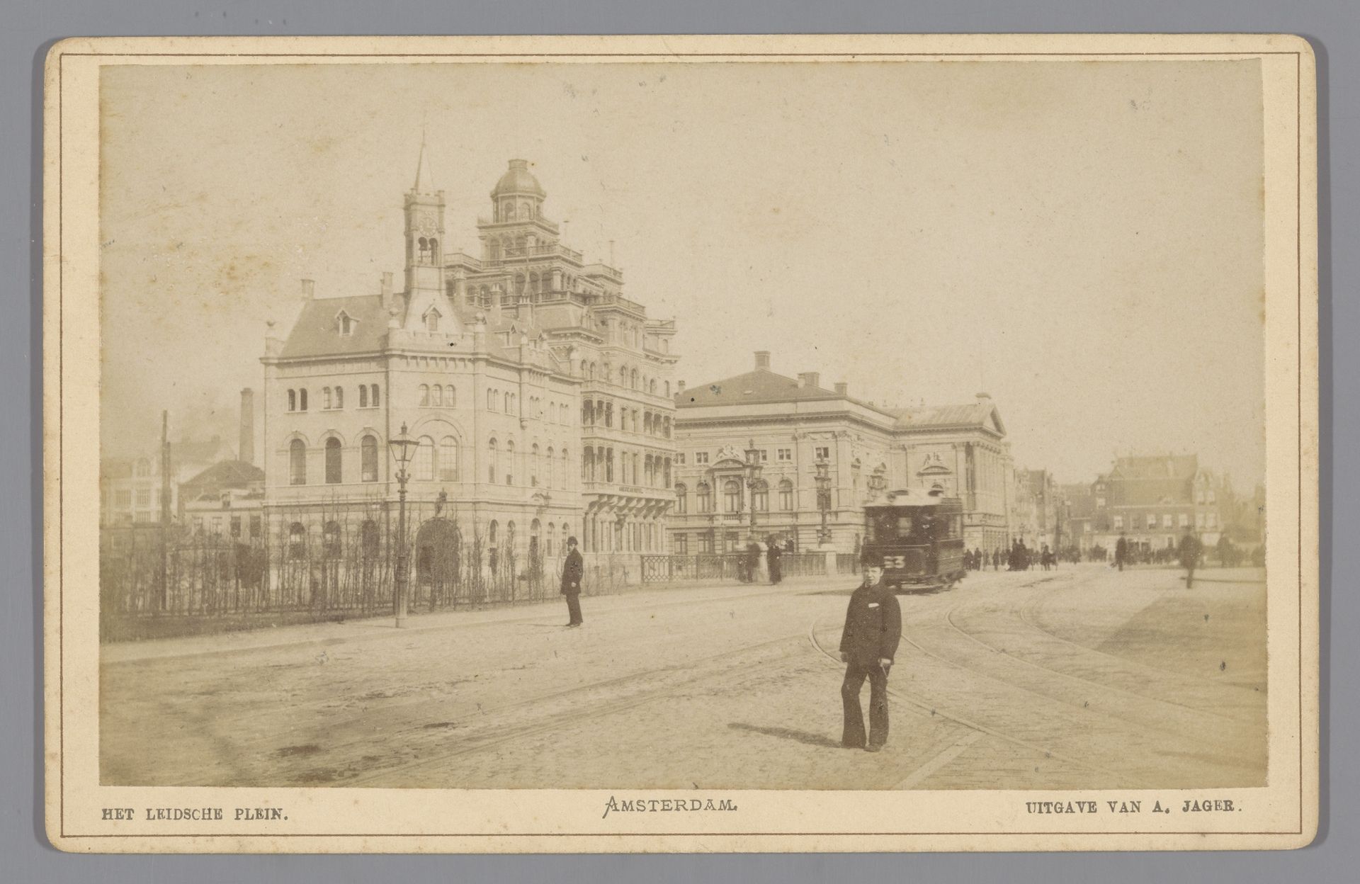 Gezicht op het Leidseplein te Amsterdam by Andries Jager