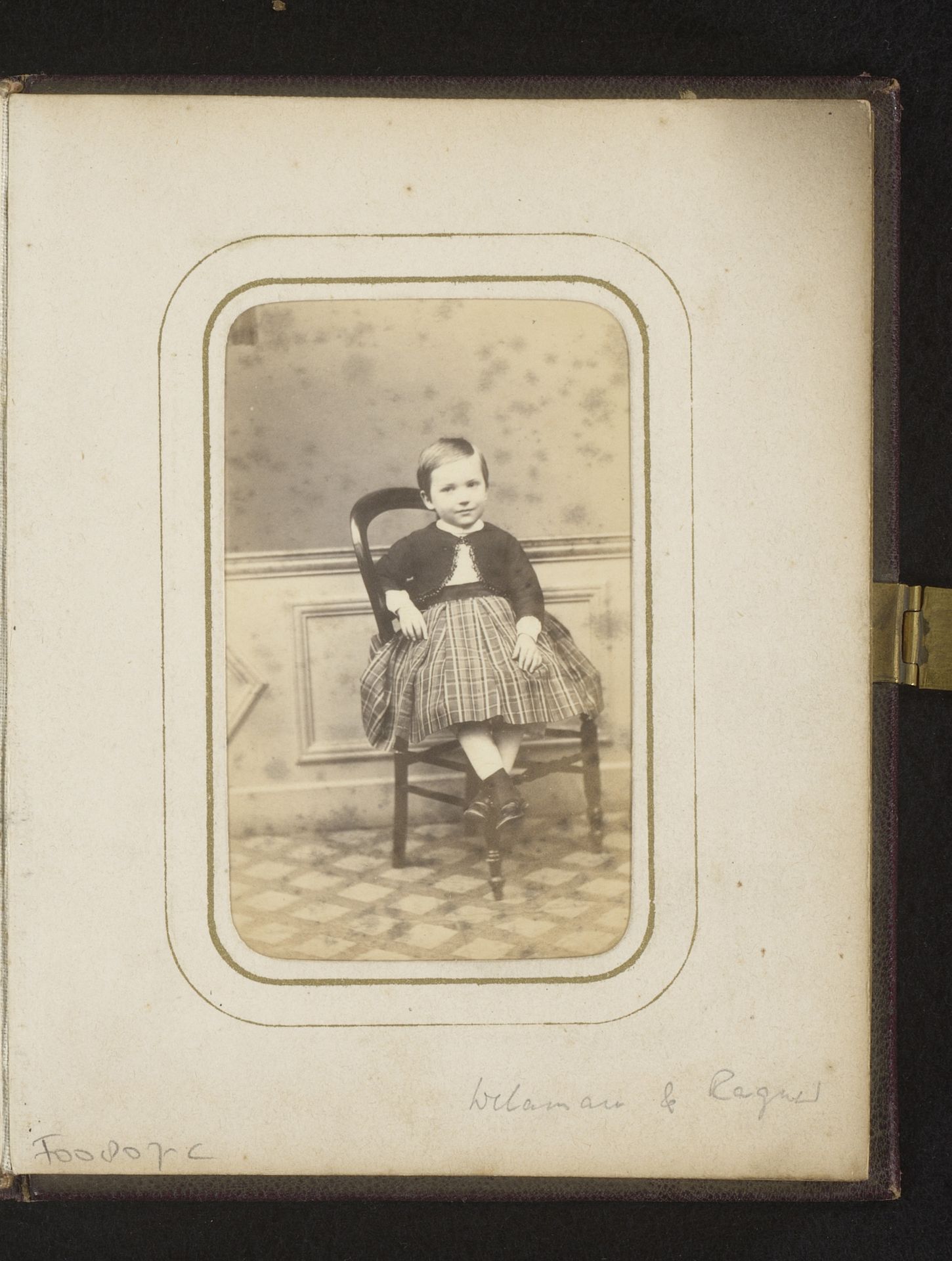 Portret van een meisje, zittend op een stoel by A. Delamare &  A. Raguet