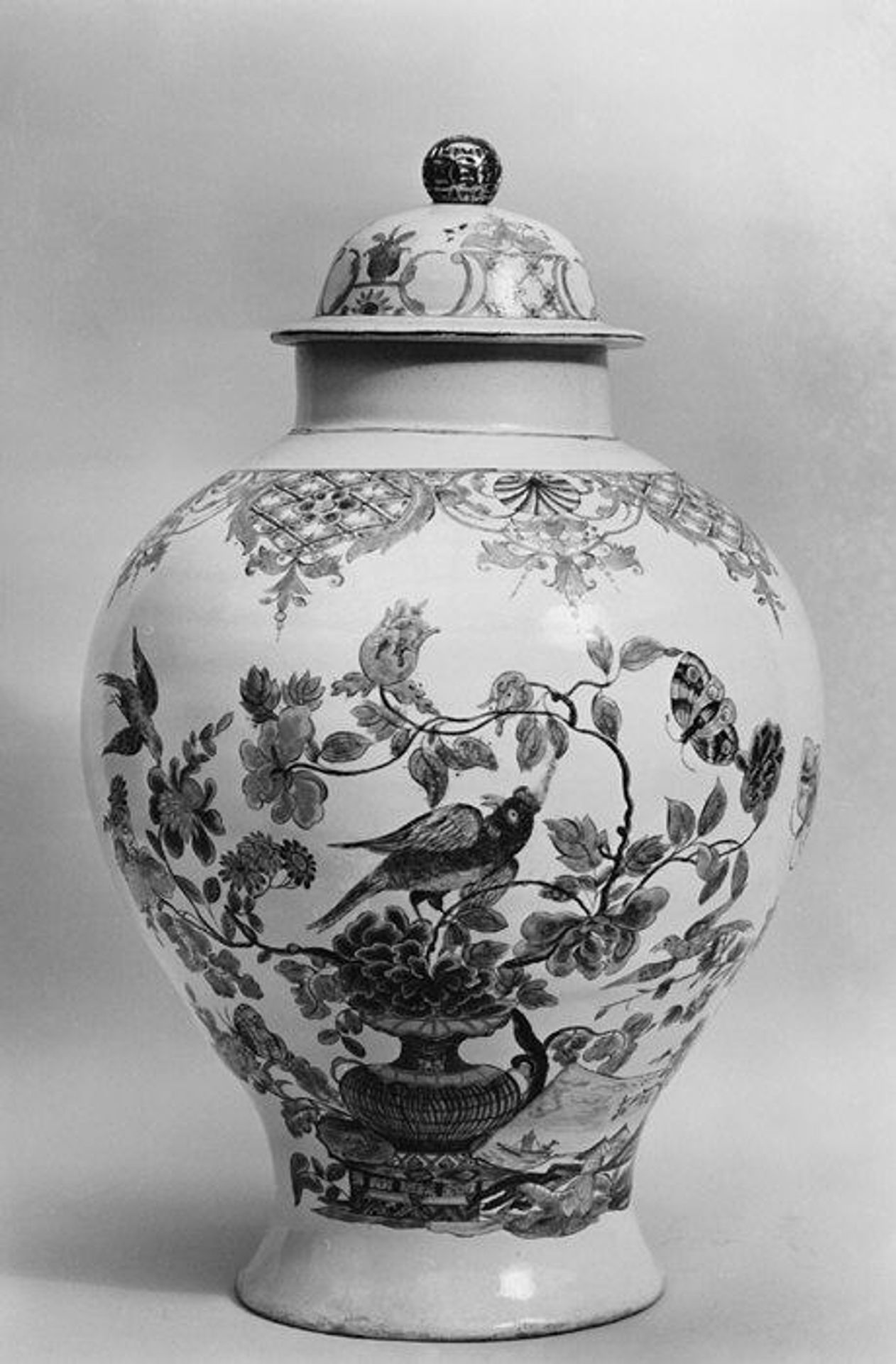 Vase with cover by Höchst Manufactory