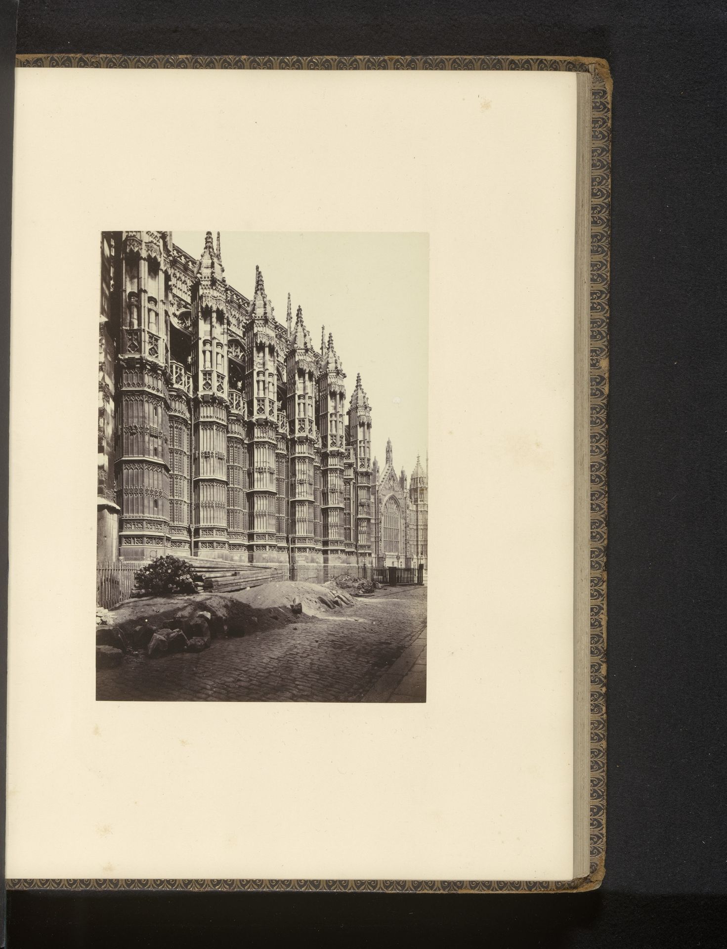 Gezicht op Westminster Abbey, Kapel van Henri VII by John Harrington