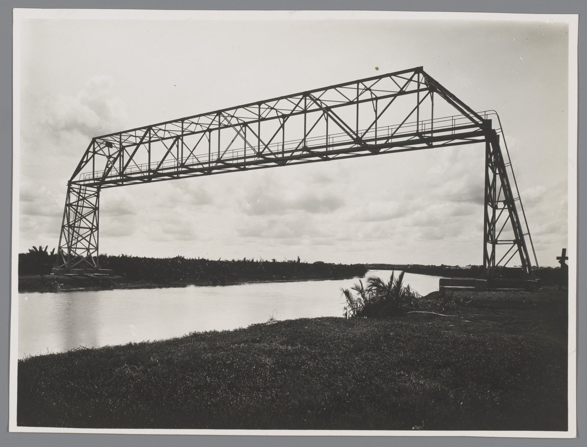Voetgangersbrug by Anonymous