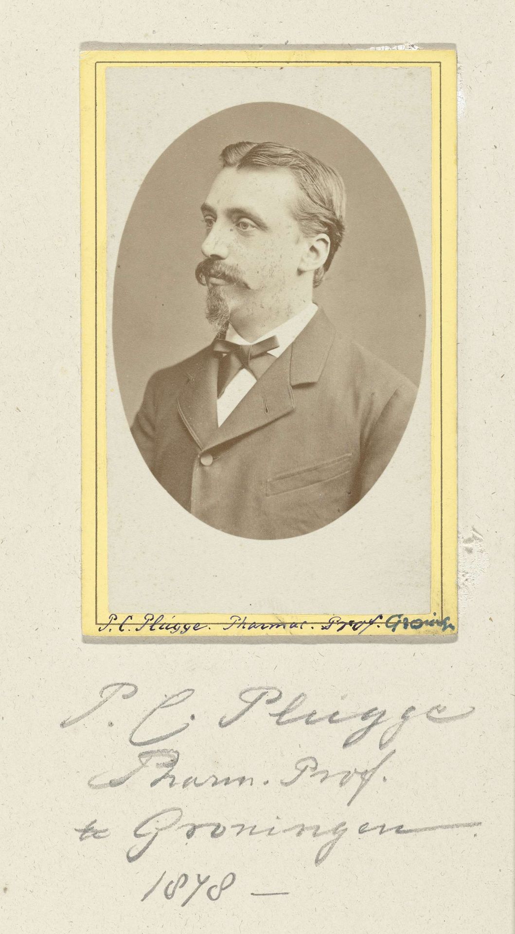 Portret van P.C. Plugge, hoogleraar in de faculteit Geneeskunde aan de universiteit van Groningen by Johannes Hinderikus Egenberger