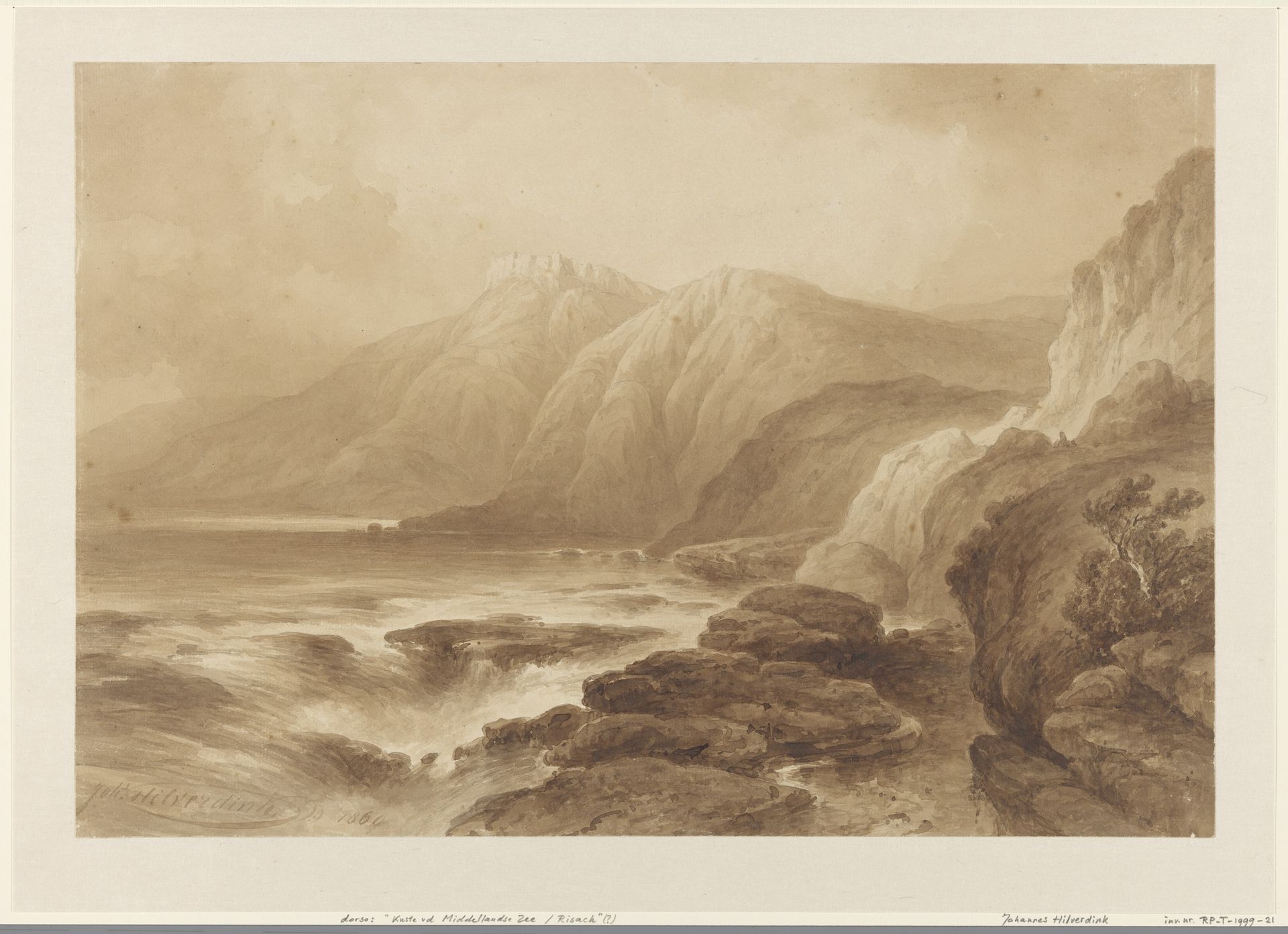 Gezicht op een hoge rotskust, met op een der bergtoppen een vesting by Johannes Hilverdink