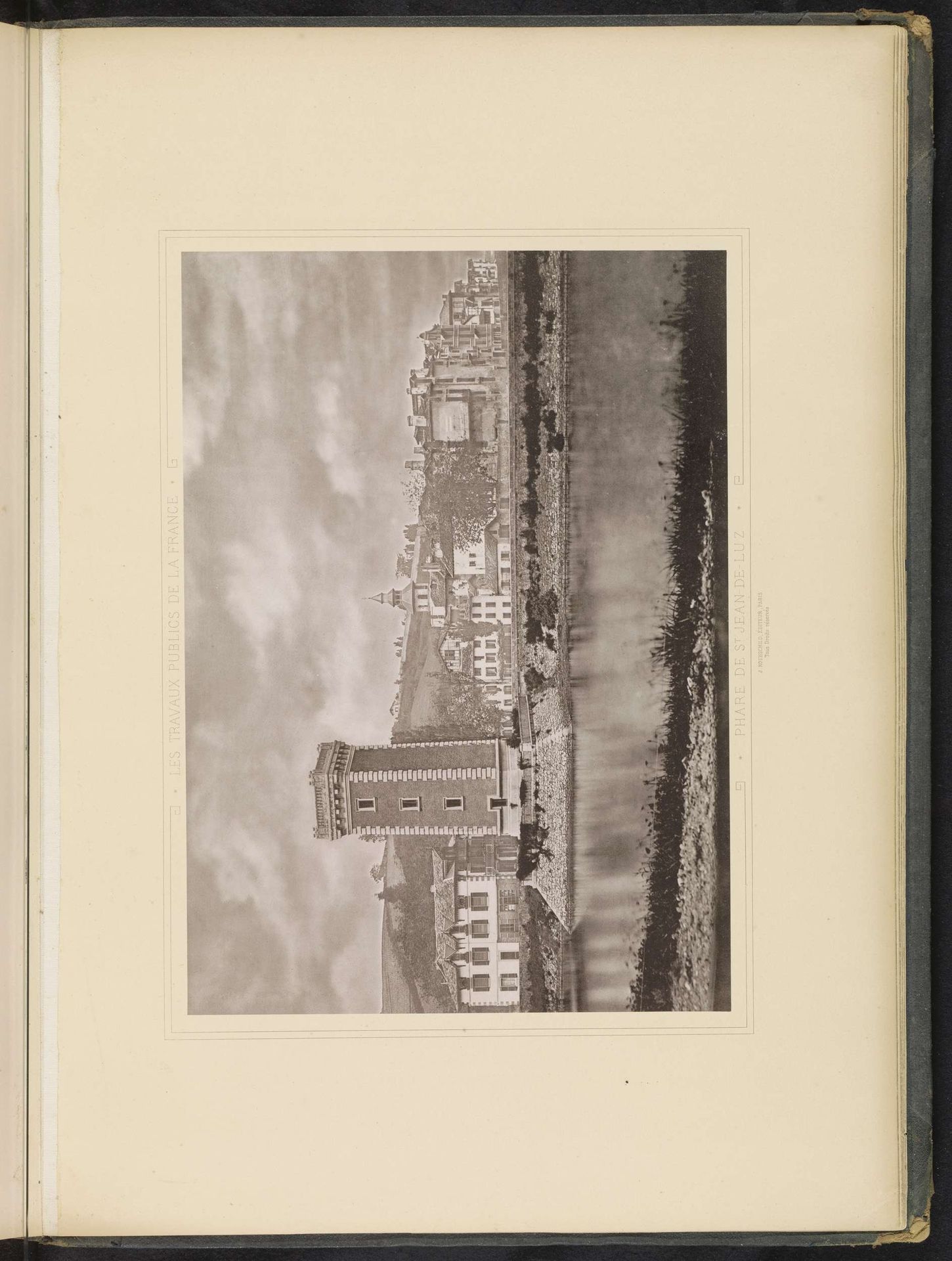 Gezicht op de vuurtoren van Saint-Jean-de-Luz by Anonymous