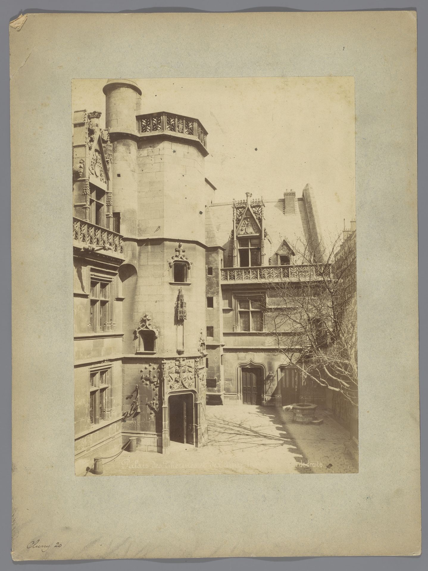 Gezicht op het Palais des Thermes en Musée de Cluny by Médéric Mieusement
