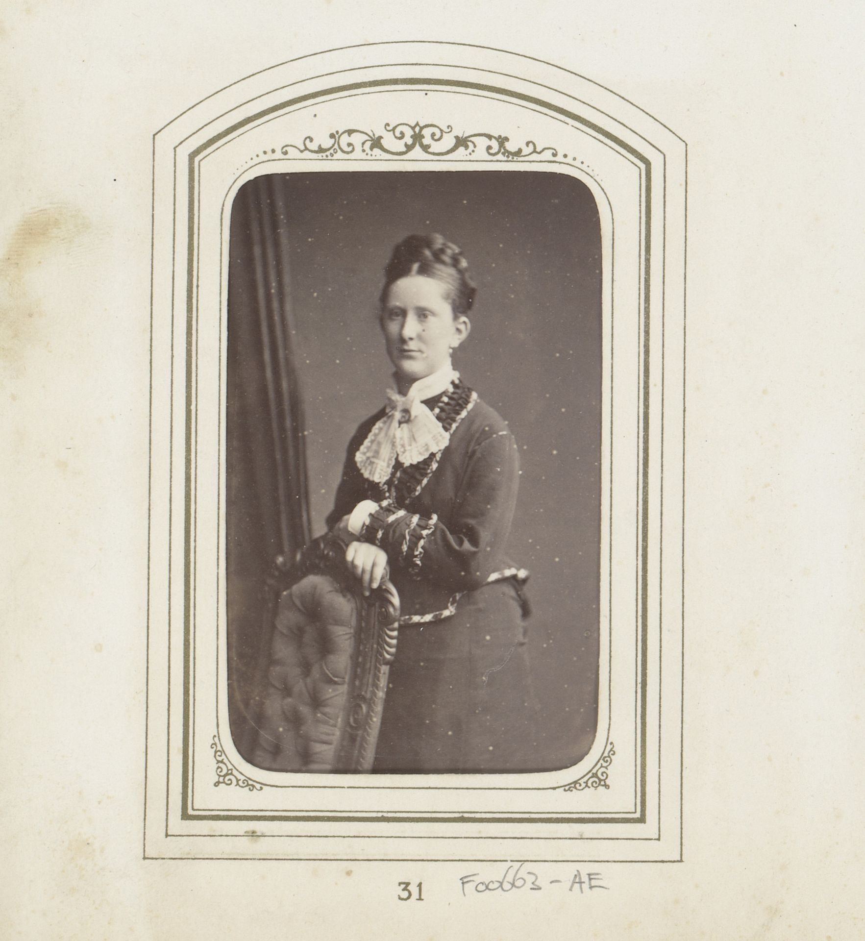 Portret van een vrouw by Albert Greiner