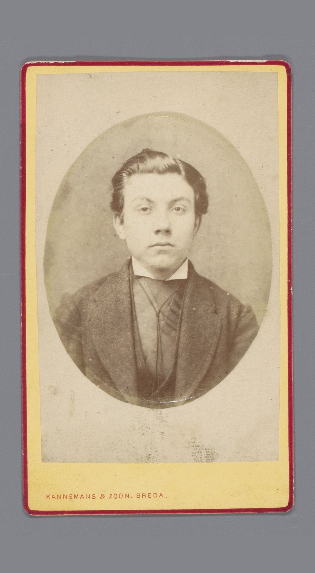 Portret van een onbekende man by Kannemans & Zoon