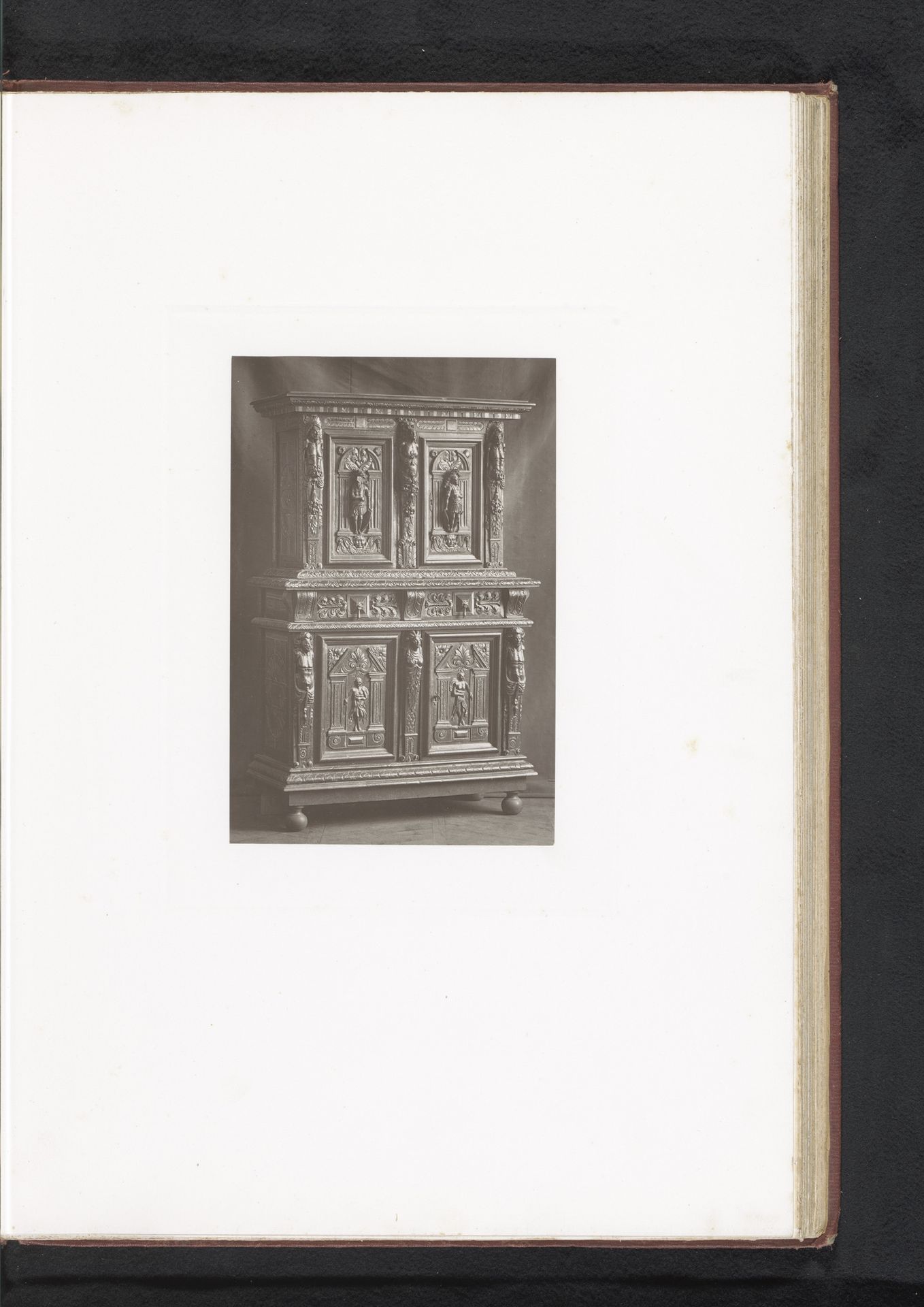 Kast in de stijl van Hendrik III van Frankrijk, opgesteld tijdens de Exposition Rétrospective van 1873 in Tours, Frankrijk by Gabriel Blaise