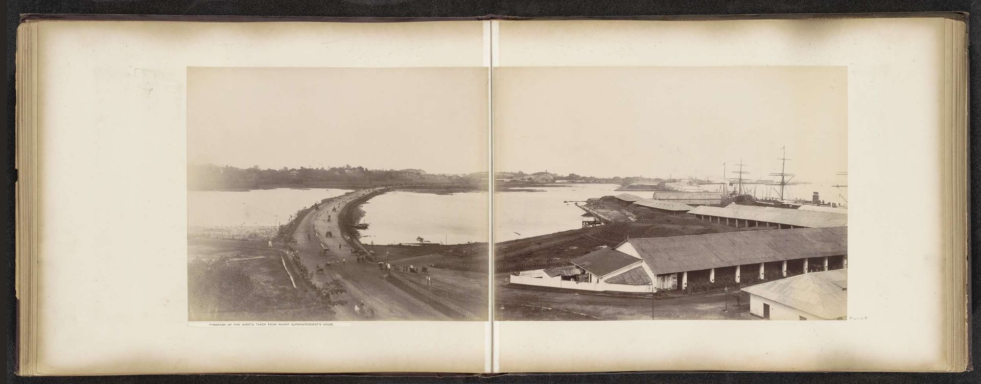 Gezicht op de gebouwen, kades en omgeving van de Tanjong Pagar Dock Co. Ltd. in Singapore by G.R. Lambert & Co.