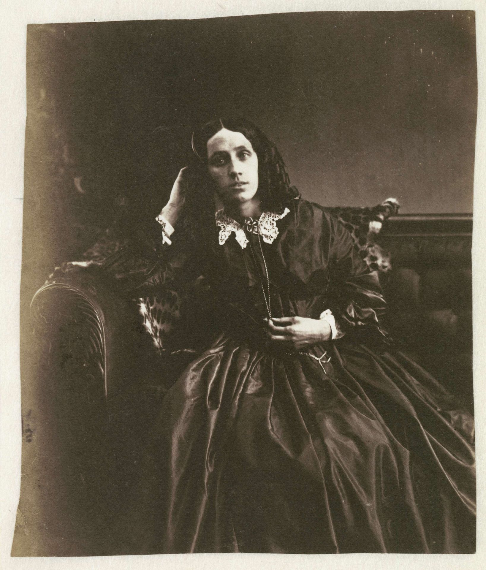 Portret van een onbekende vrouw met pijpenkrullen by Roger Fenton