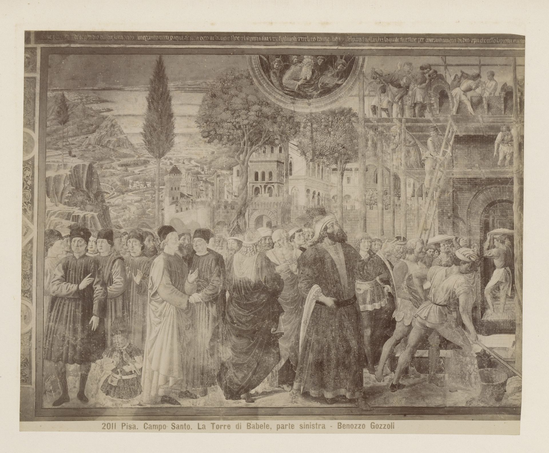 Fotoreproductie van het linkerdeel van het fresco De toren van Babel naar Benozzo Gozzoli, in het Camposanto te Pisa, Italië by Giacomo Brogi