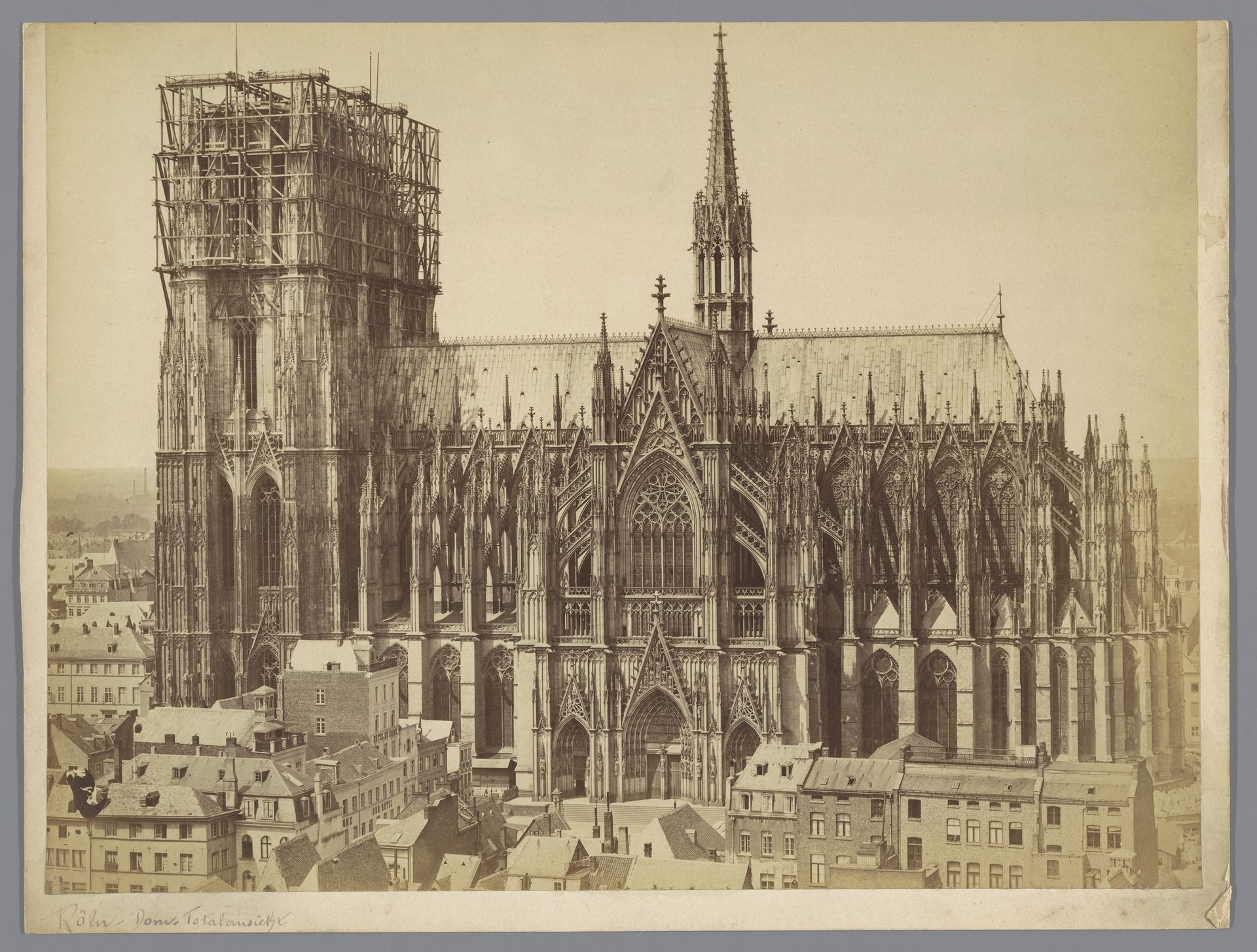 Westgevel met portaal van de kathedraal te Wells by Roger Fenton