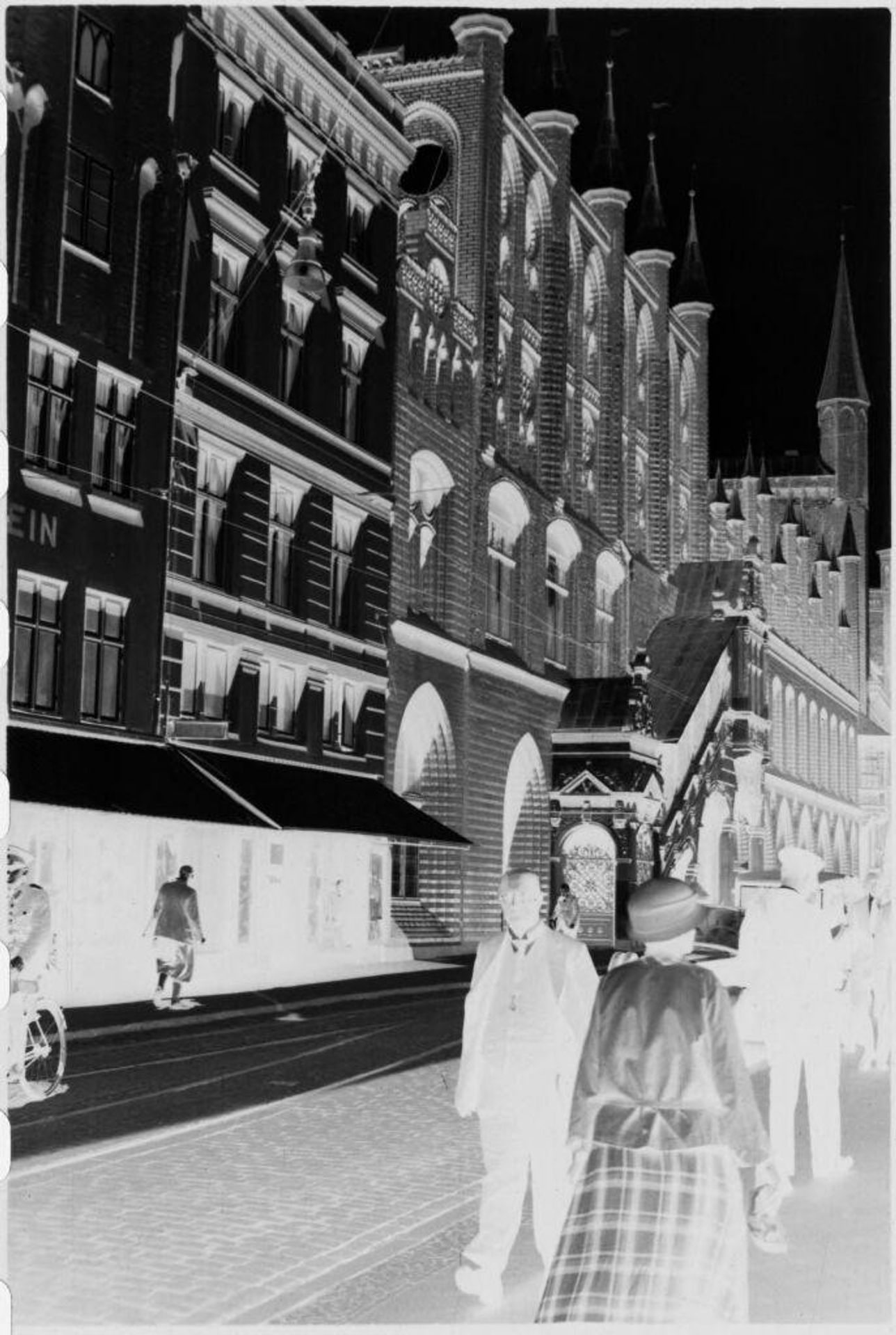 [Street scene in LÃ¼beck] by attributed to Laurence Feininger
