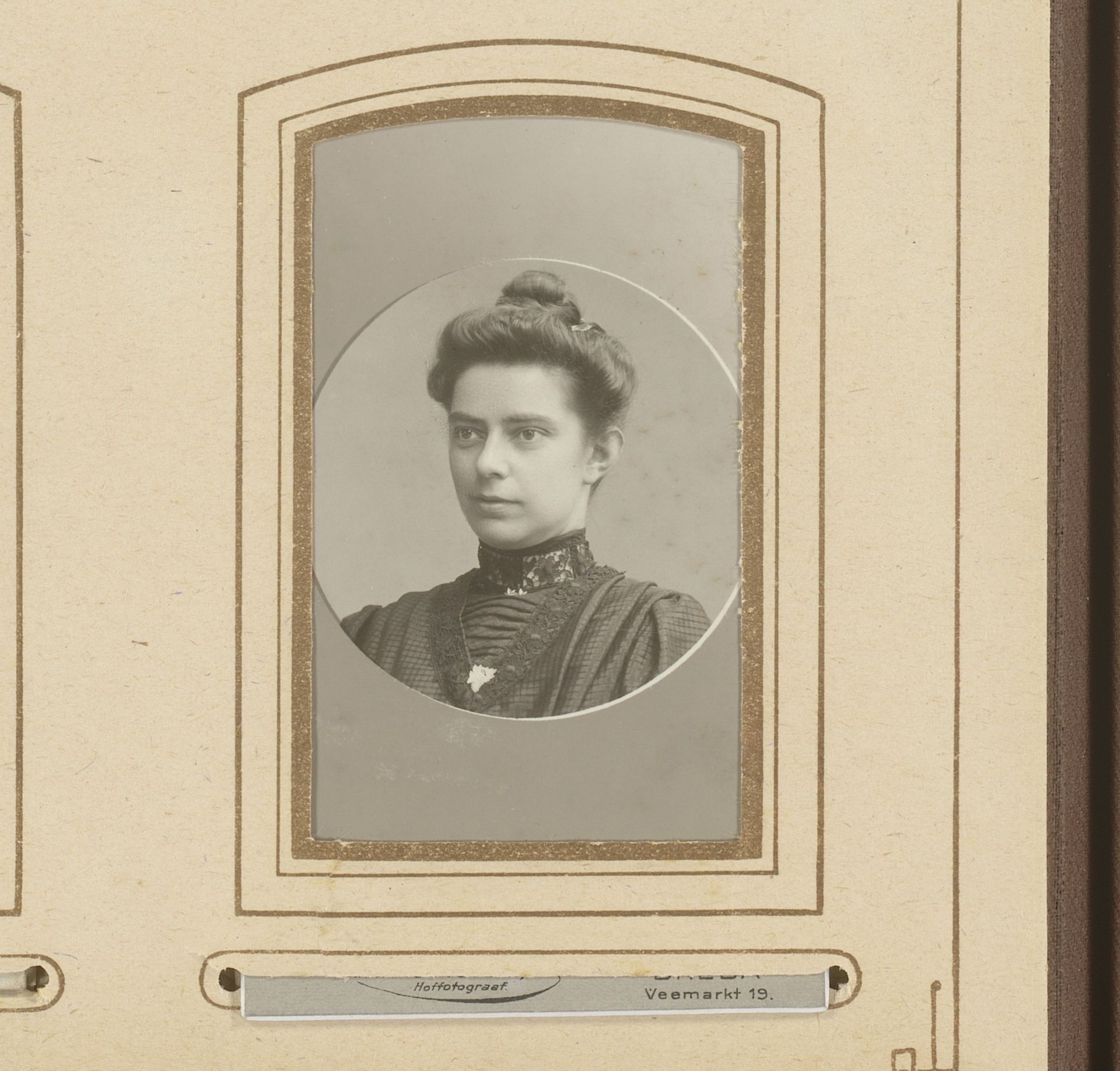 Portret van een vrouw by André Schreurs
