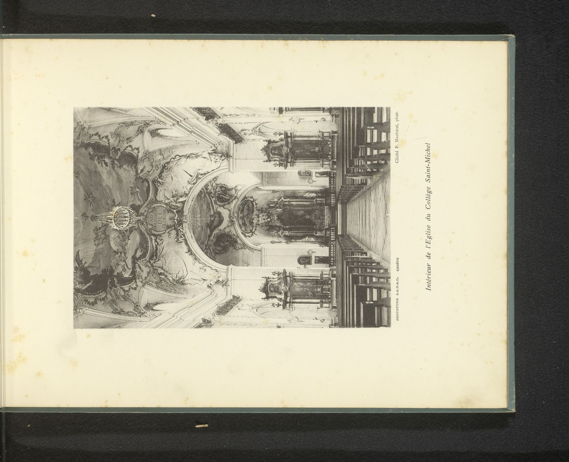Interieur van de kerk van het Collège Saint-Michel in Fribourg by Ernest Lorson