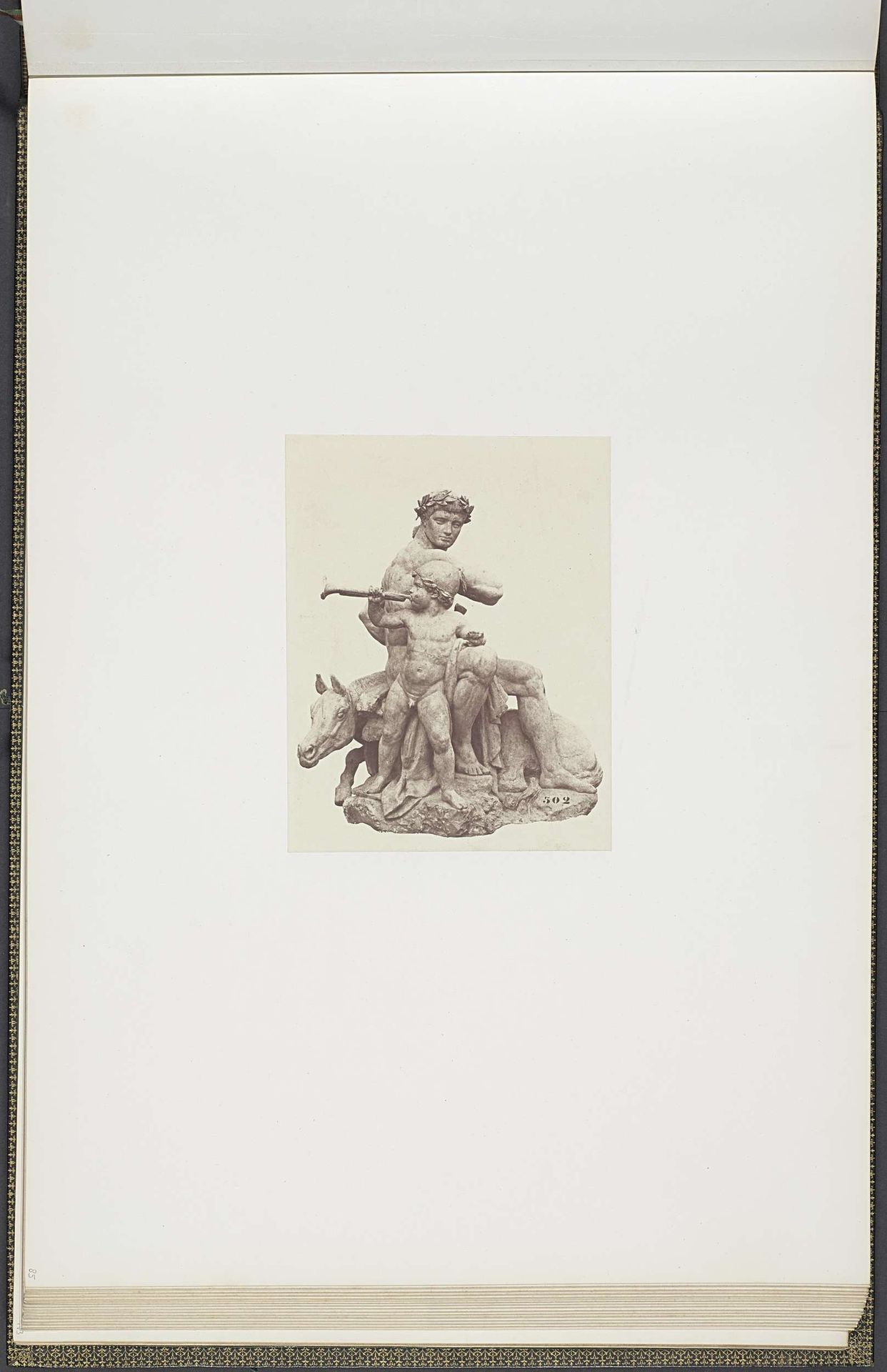 Gipsmodel voor beeldhouwwerk op het Palais du Louvre: "La Victoire" door Antoine-Louis Barye by Edouard Baldus