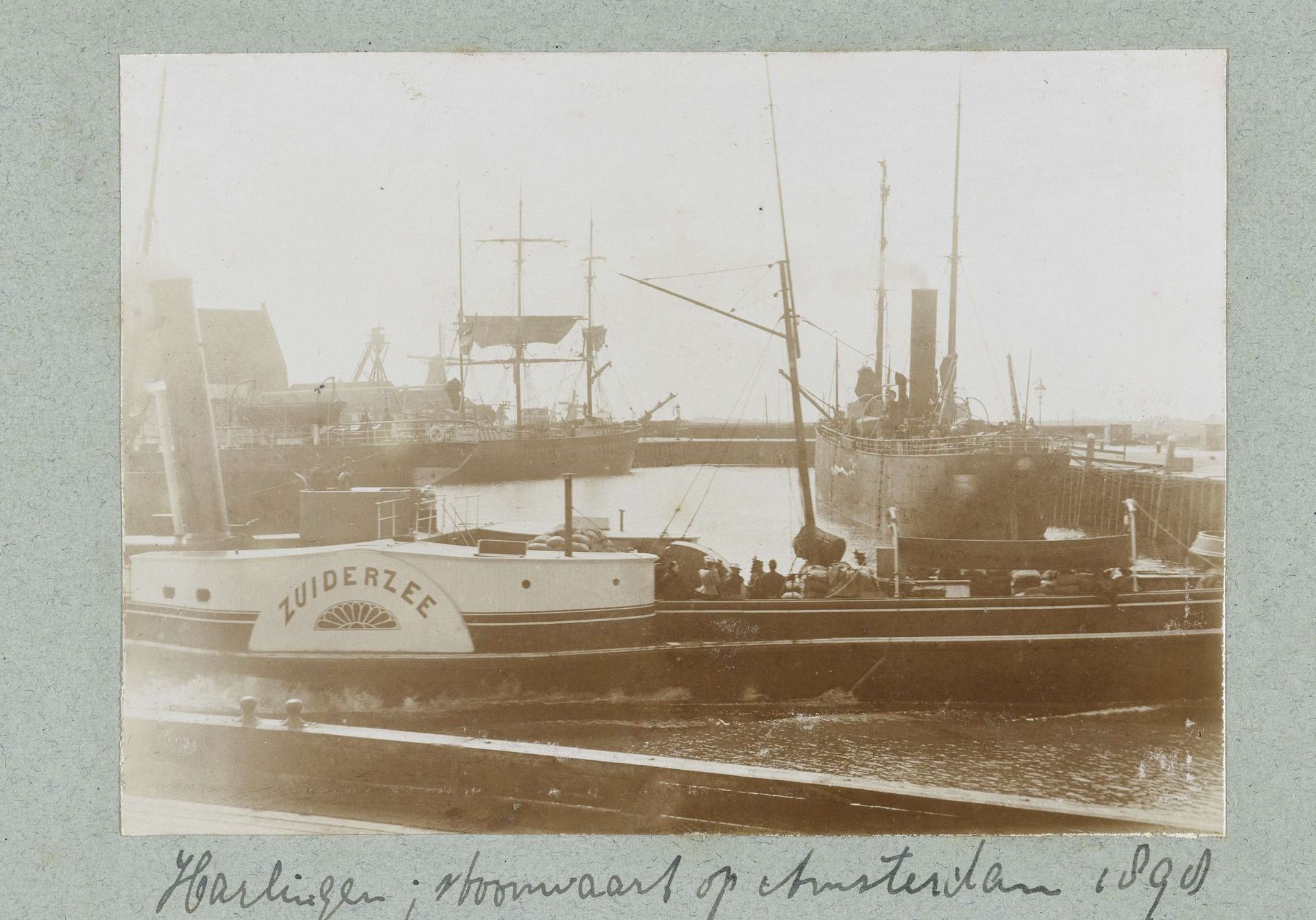 Schip 'Zuiderzee' met passagiers by Frits Freerks Fontein Fz.
