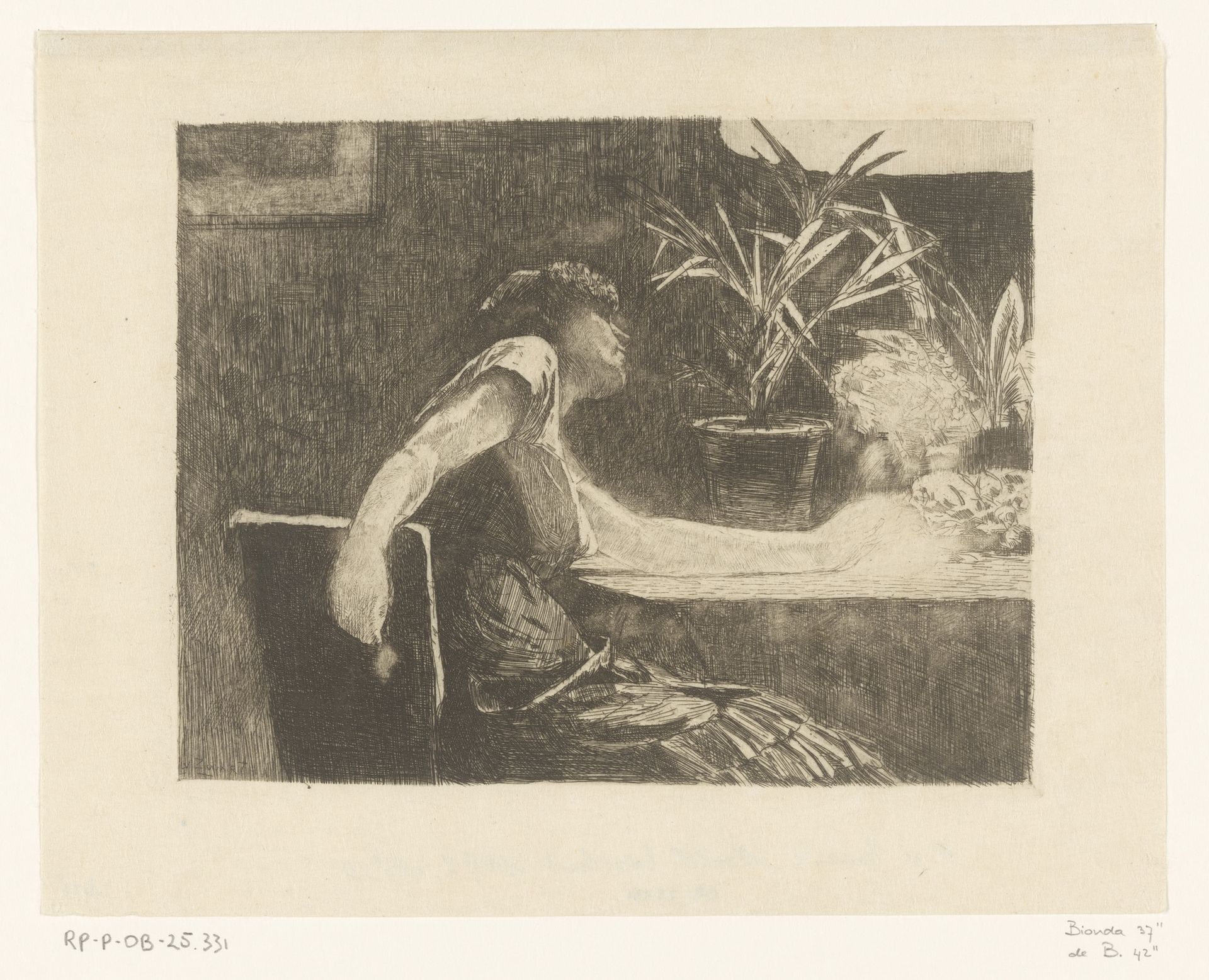 Vrouw aan een tafel met bloemen by Willem de Zwart