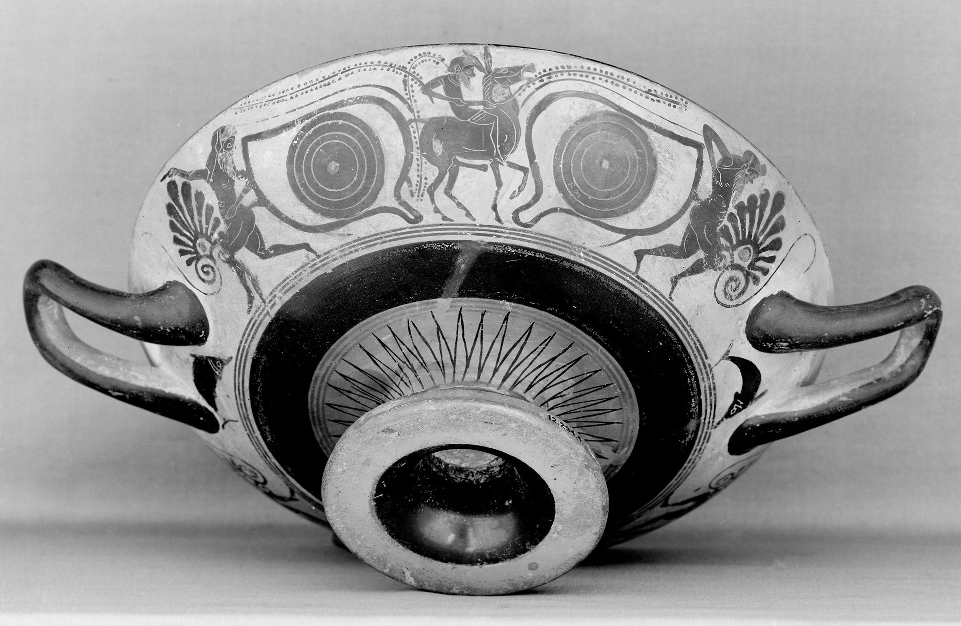 Kylix, eye-cup by Anonymous
