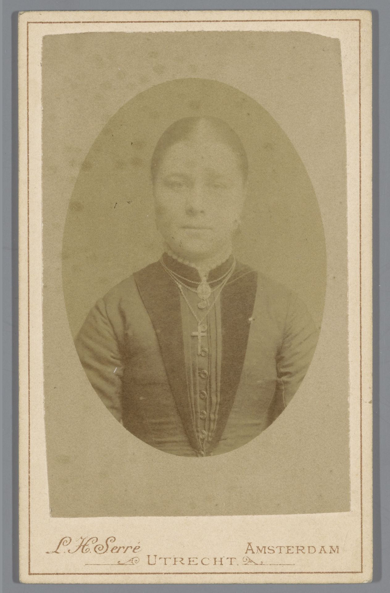 Portret van een onbekende vrouw by Lodewijk Hendrikus Serré